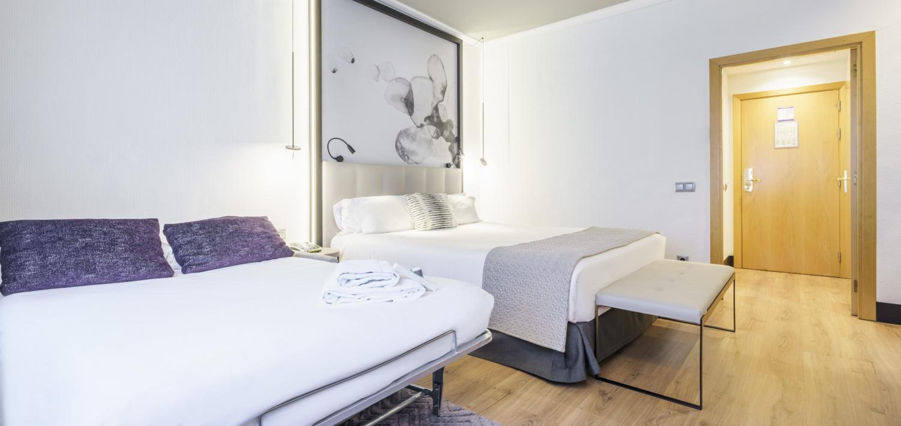 Premium Room (3 adults) - Photo 1