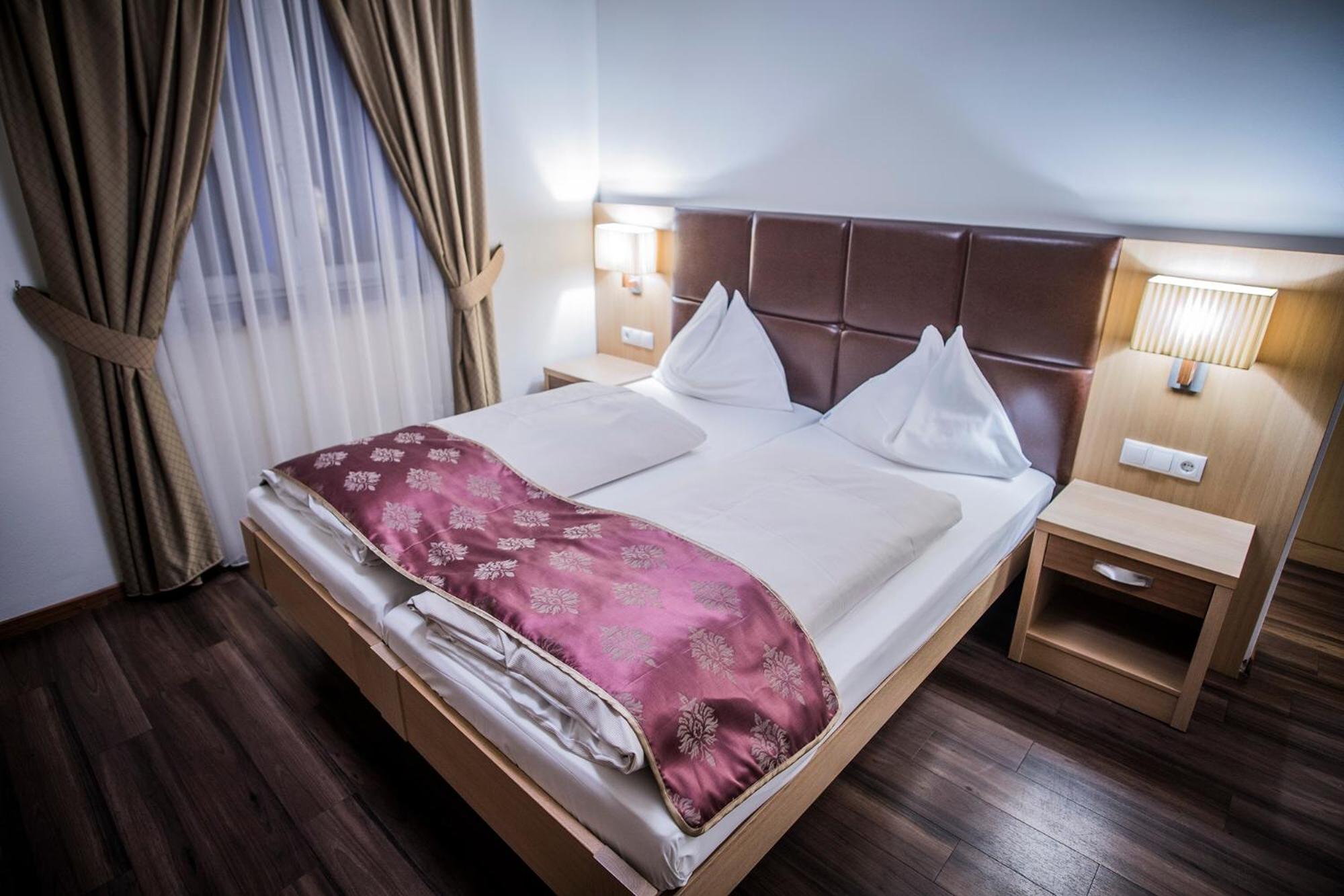 Superior Double Room with Bathtub - Photo 1