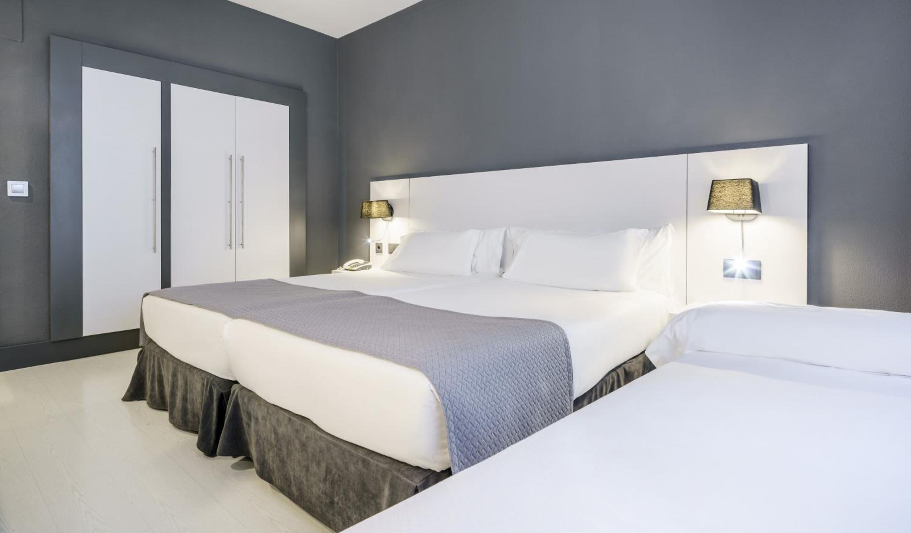 Triple Room (3 Adults) - Photo 2