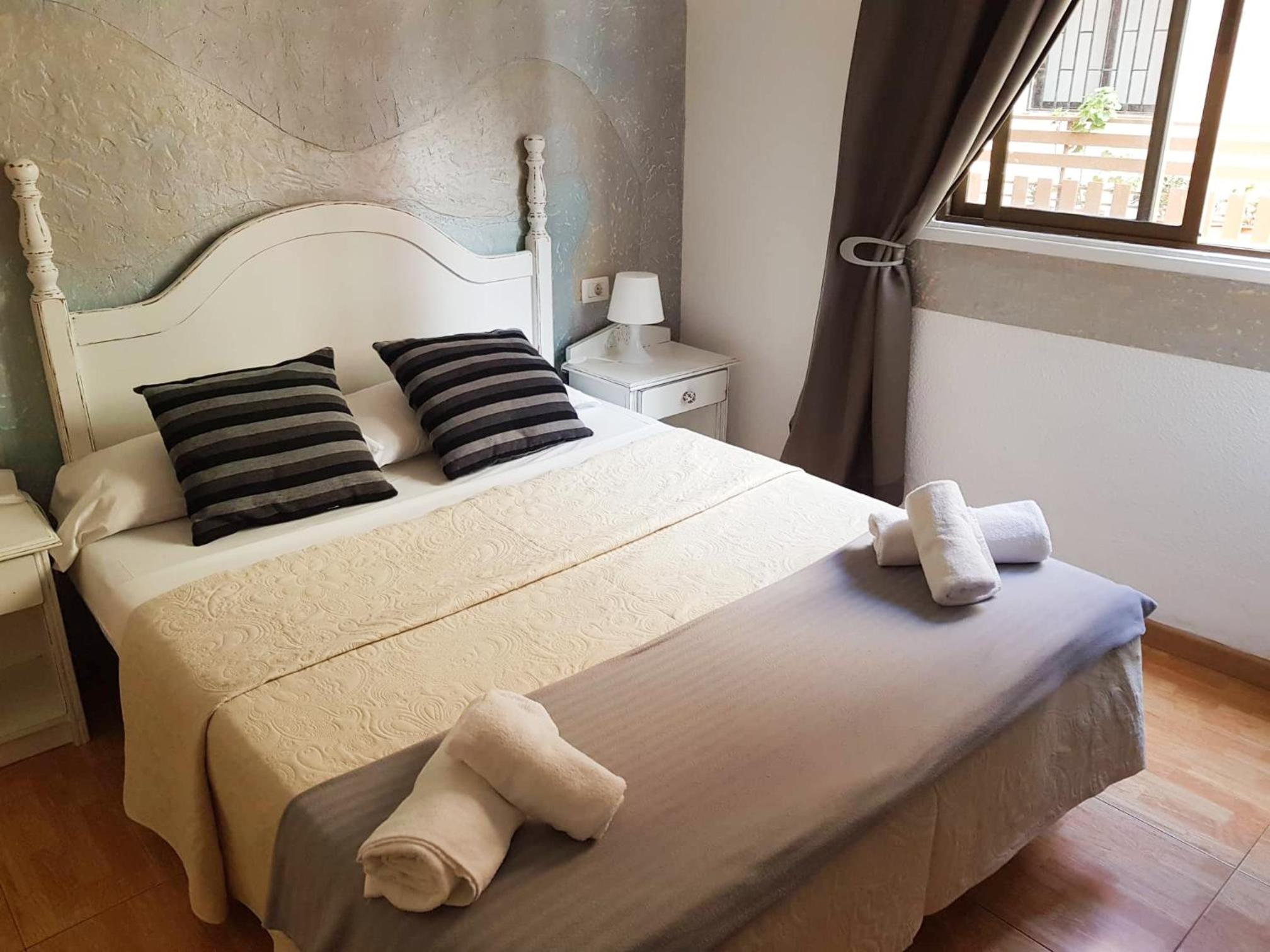 Double Room - Photo 7