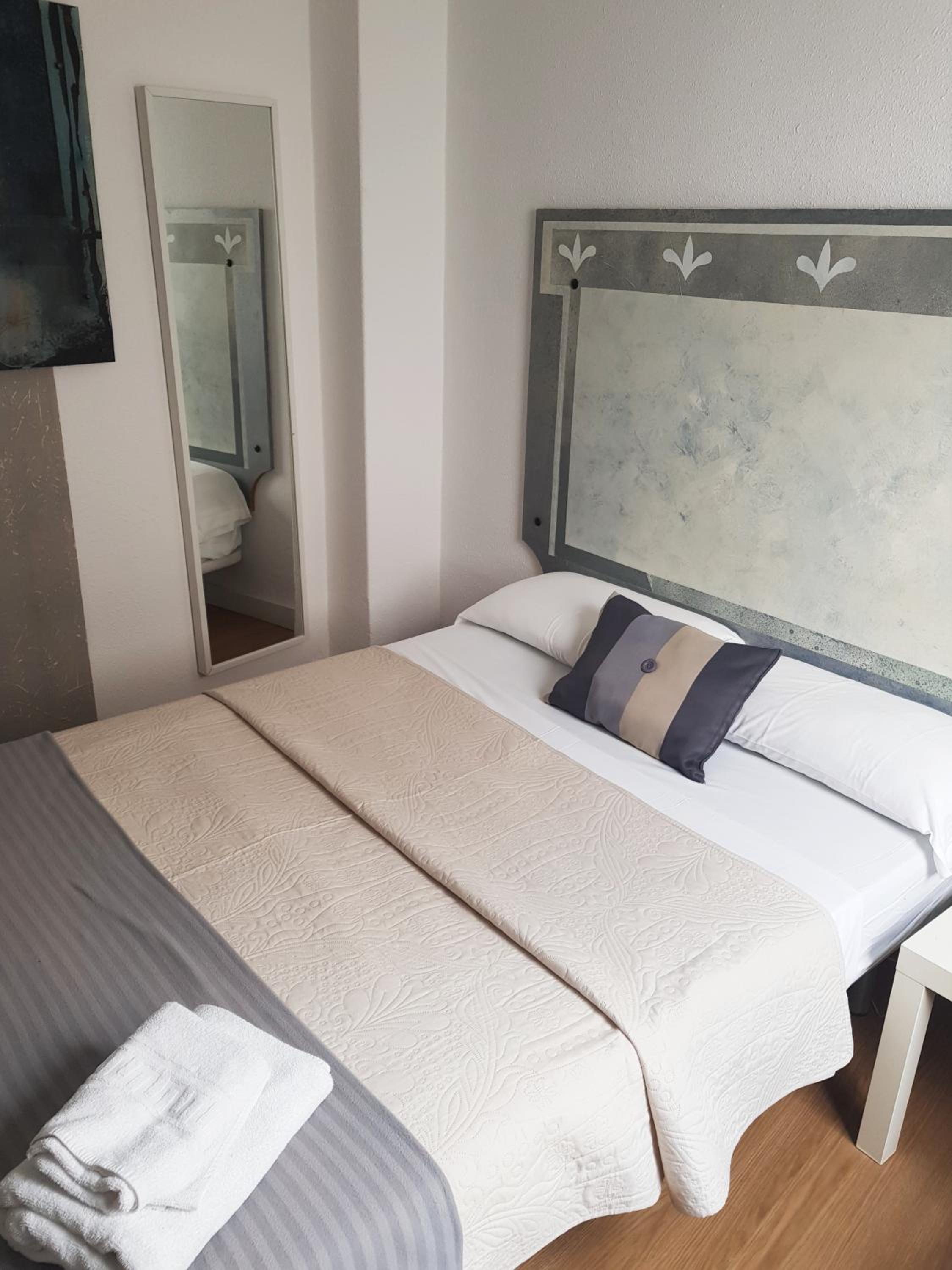 Double Room - Photo 9