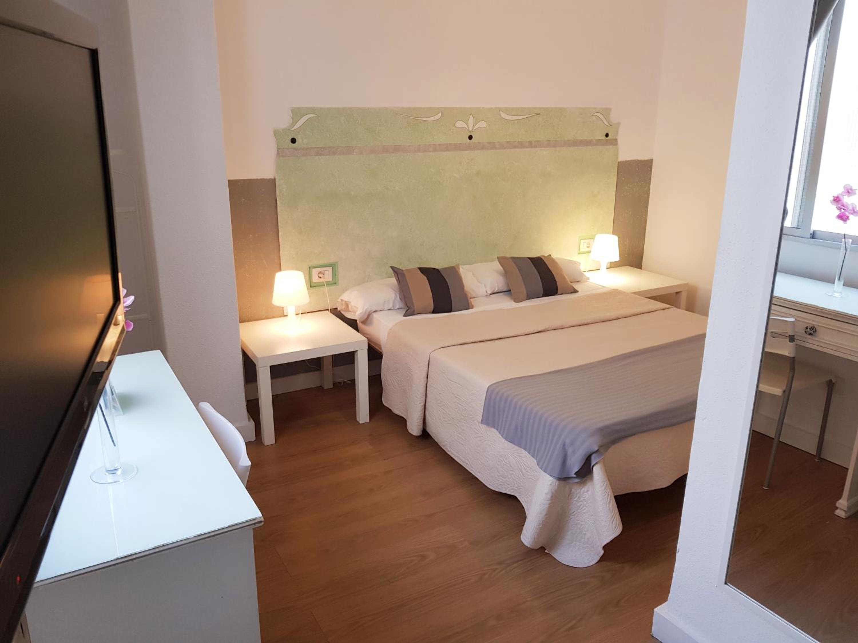 Double Room - Photo 11