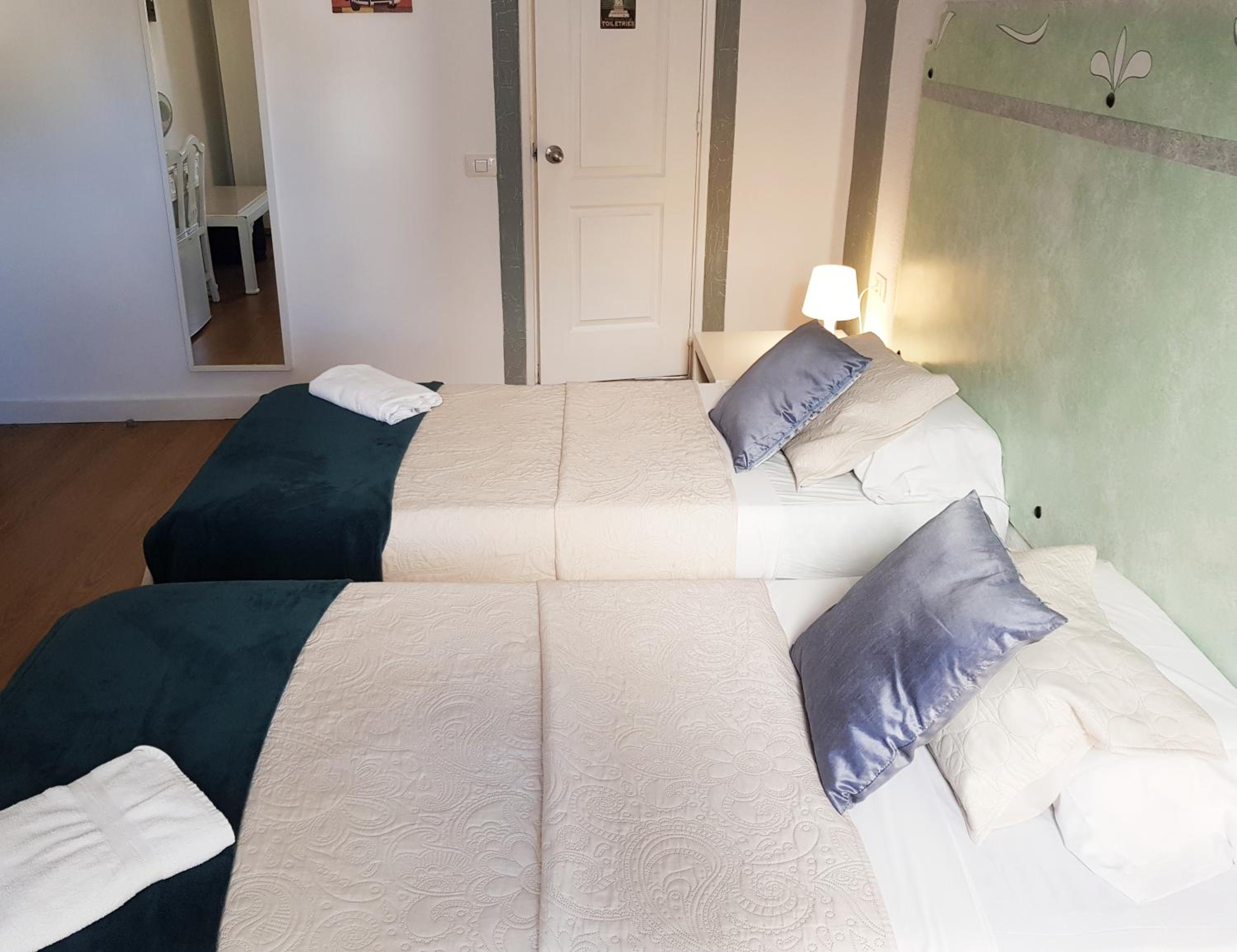 Twin Room - Photo 2