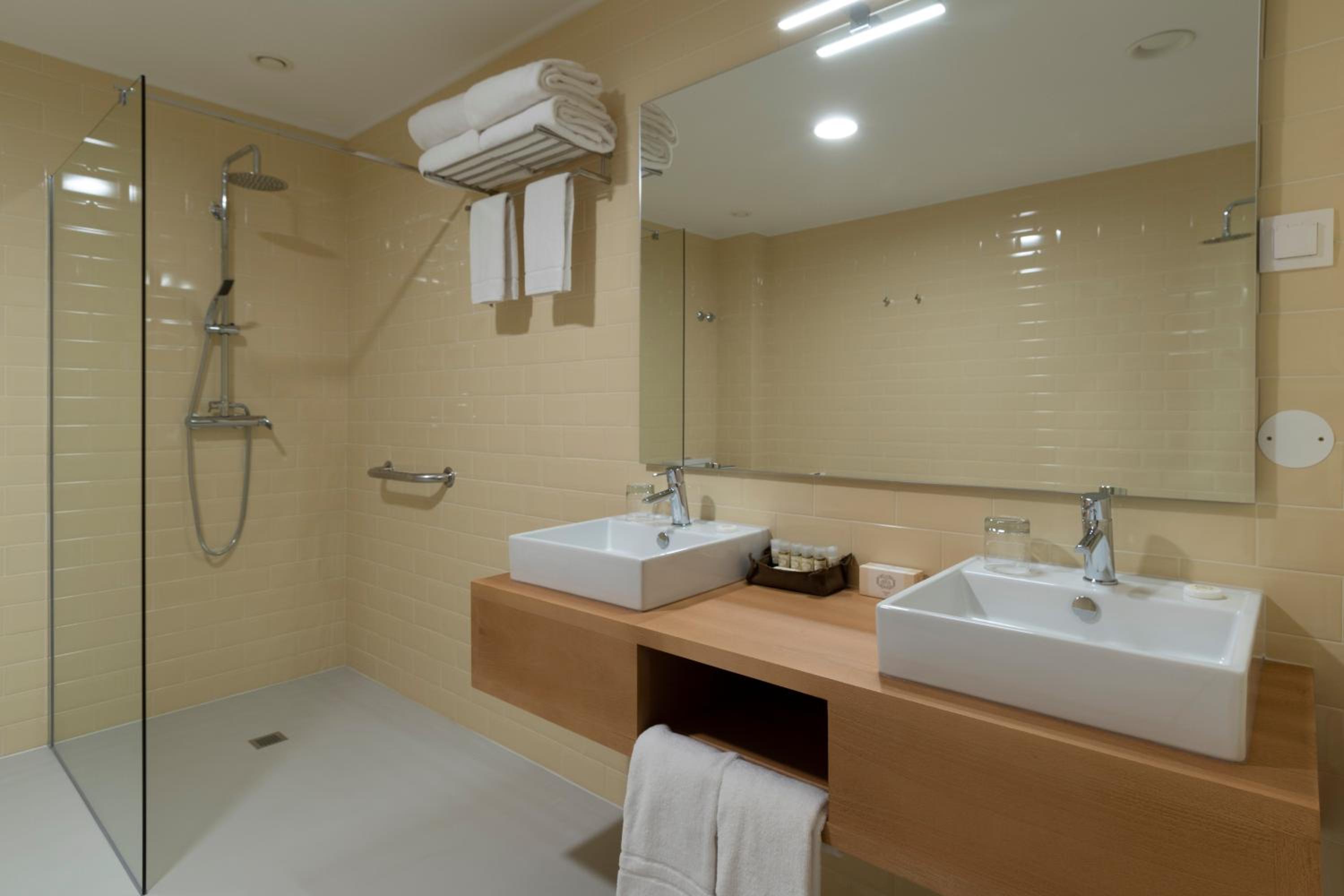 Junior Suite with Mountain View - Photo 5