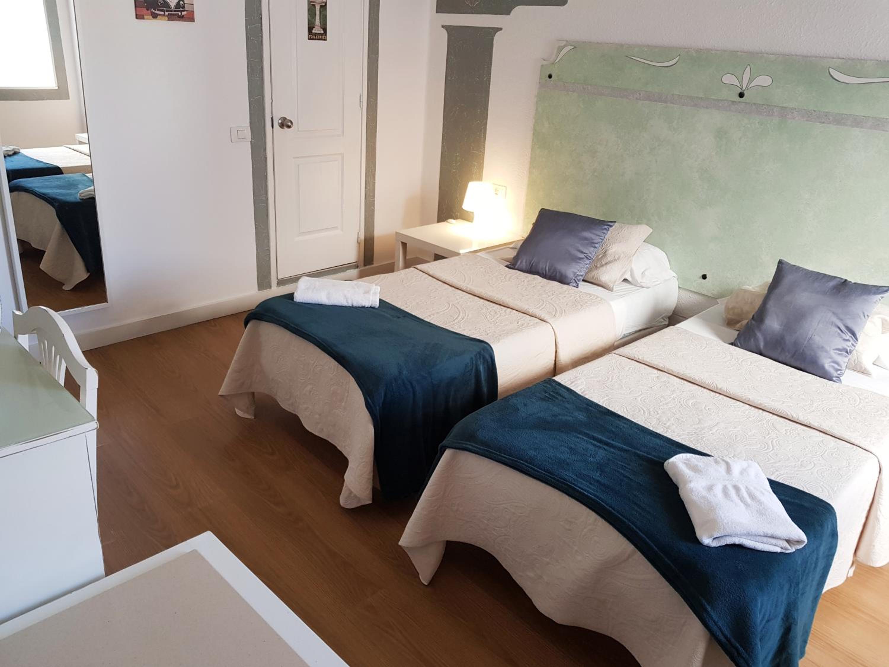 Twin Room - Photo 6