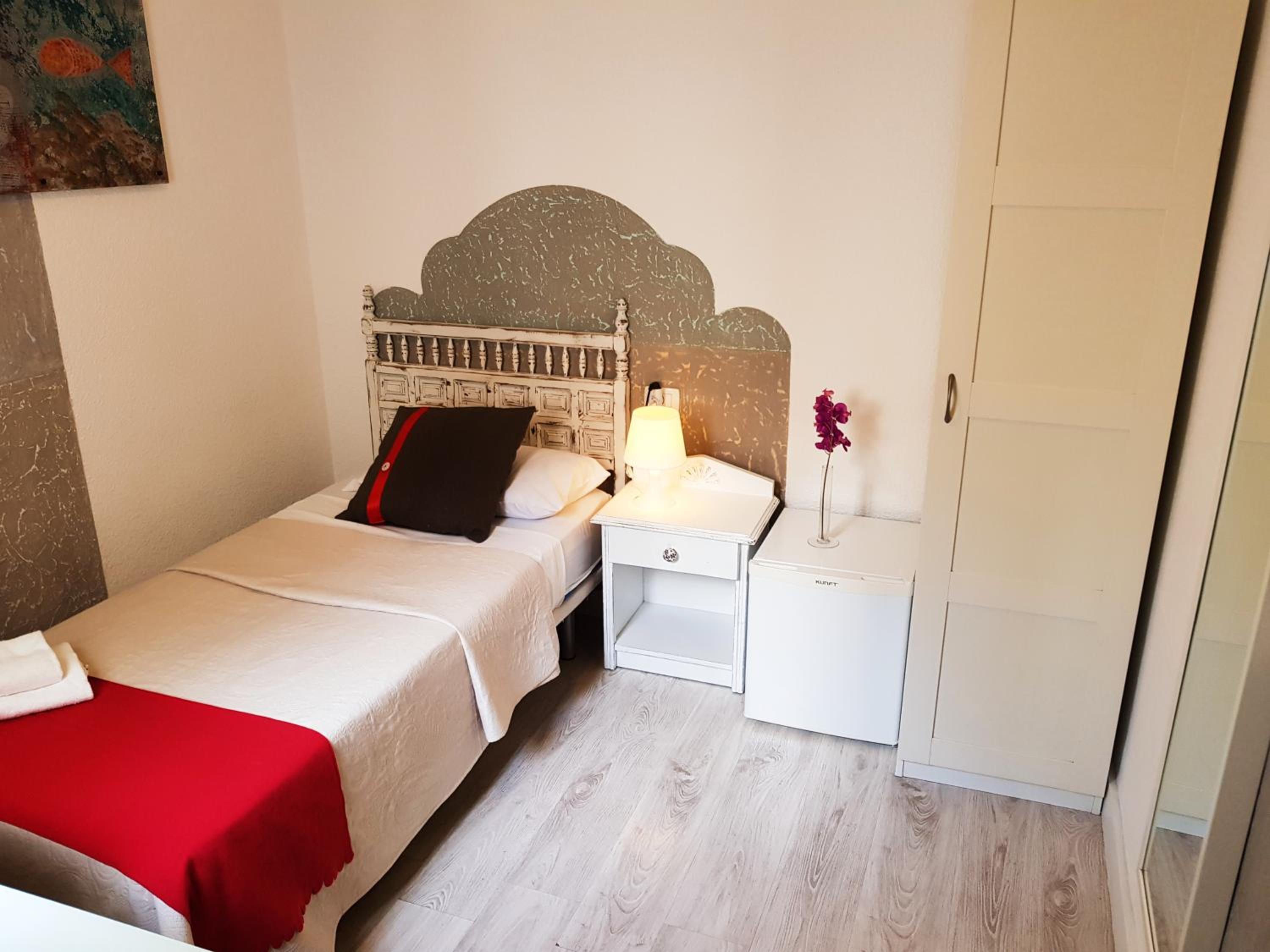 Single Room photo 2