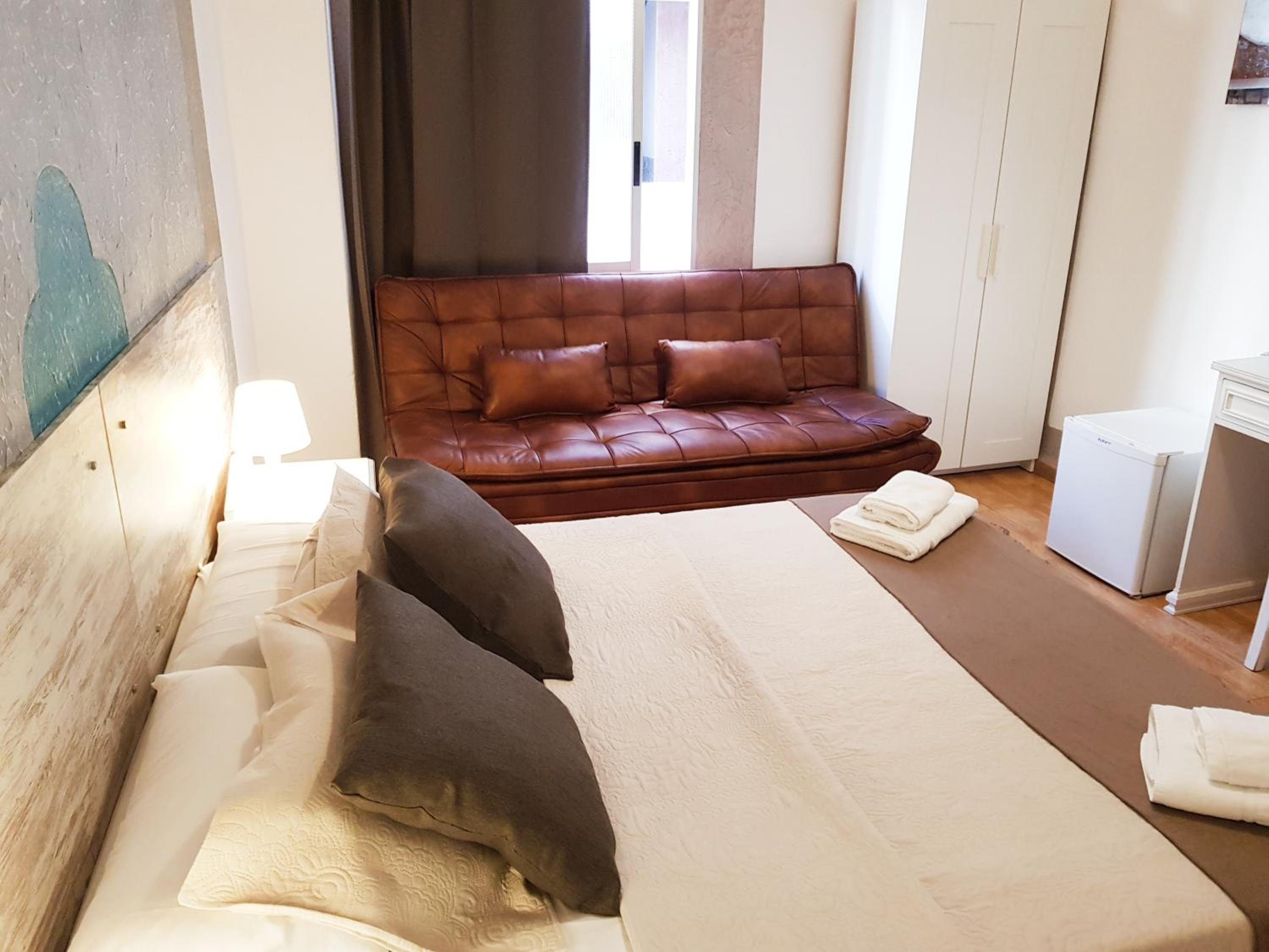 Double Room - Photo 3