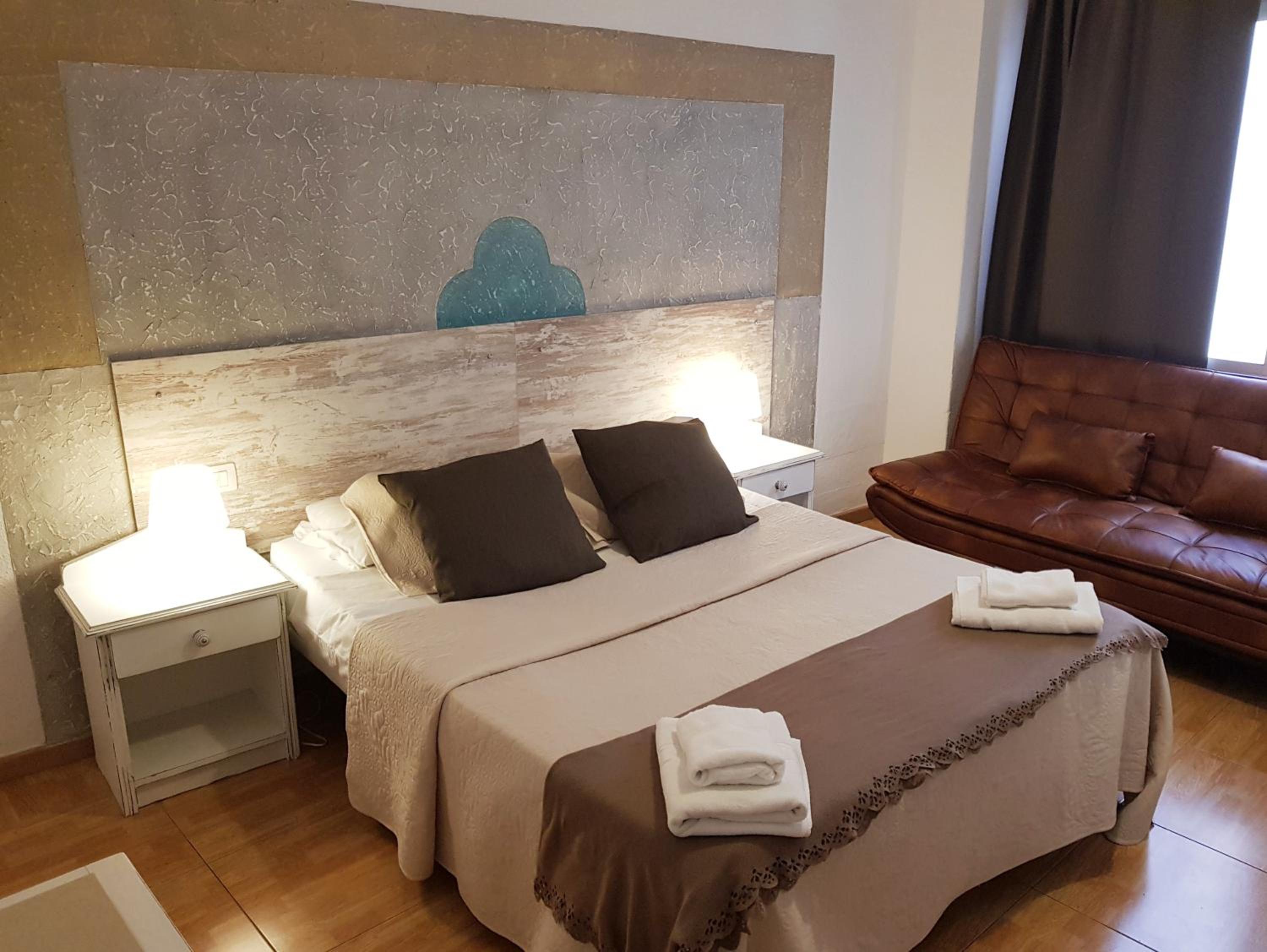 Double Room - Photo 4