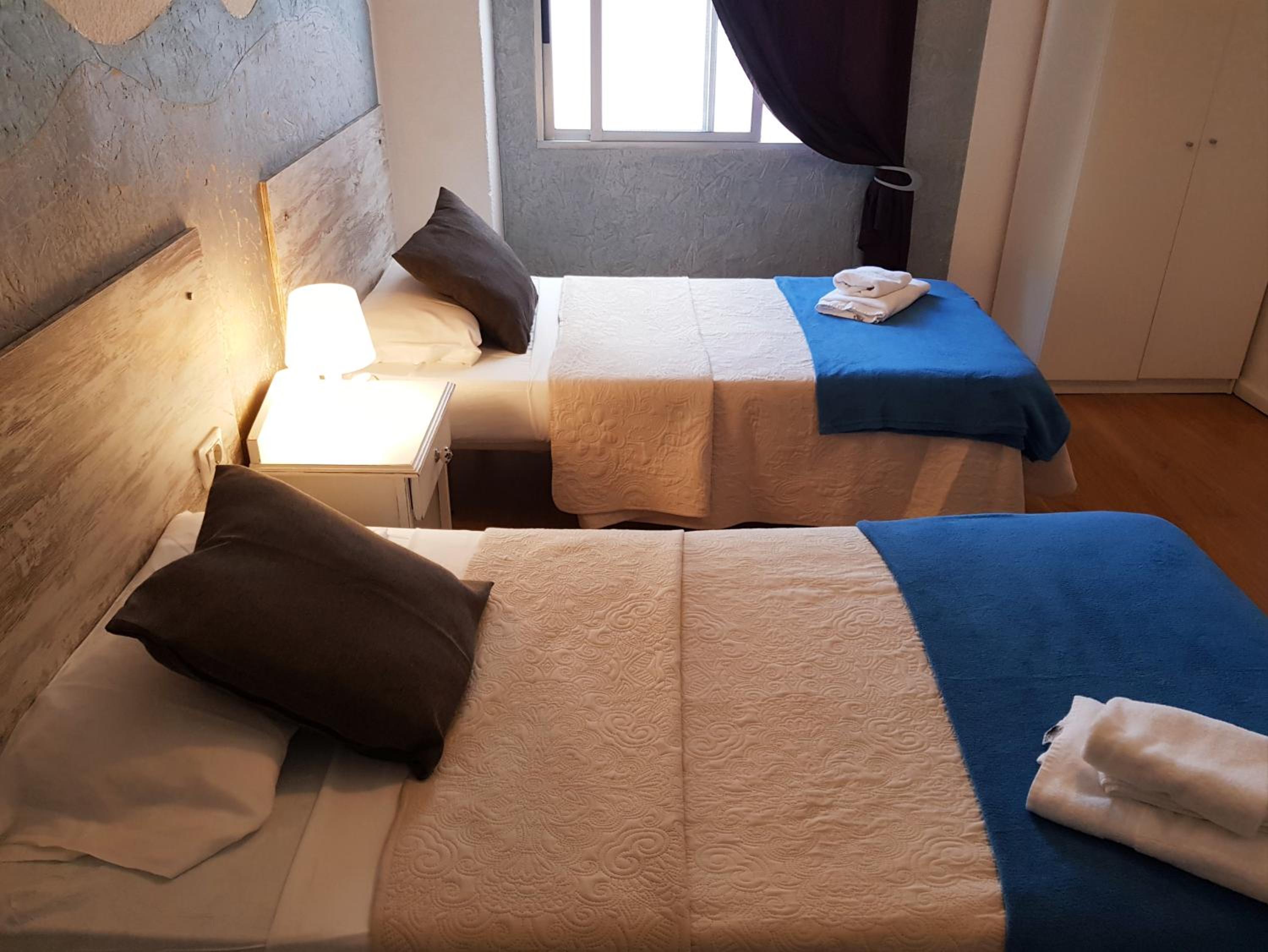 Twin Room - Photo 8