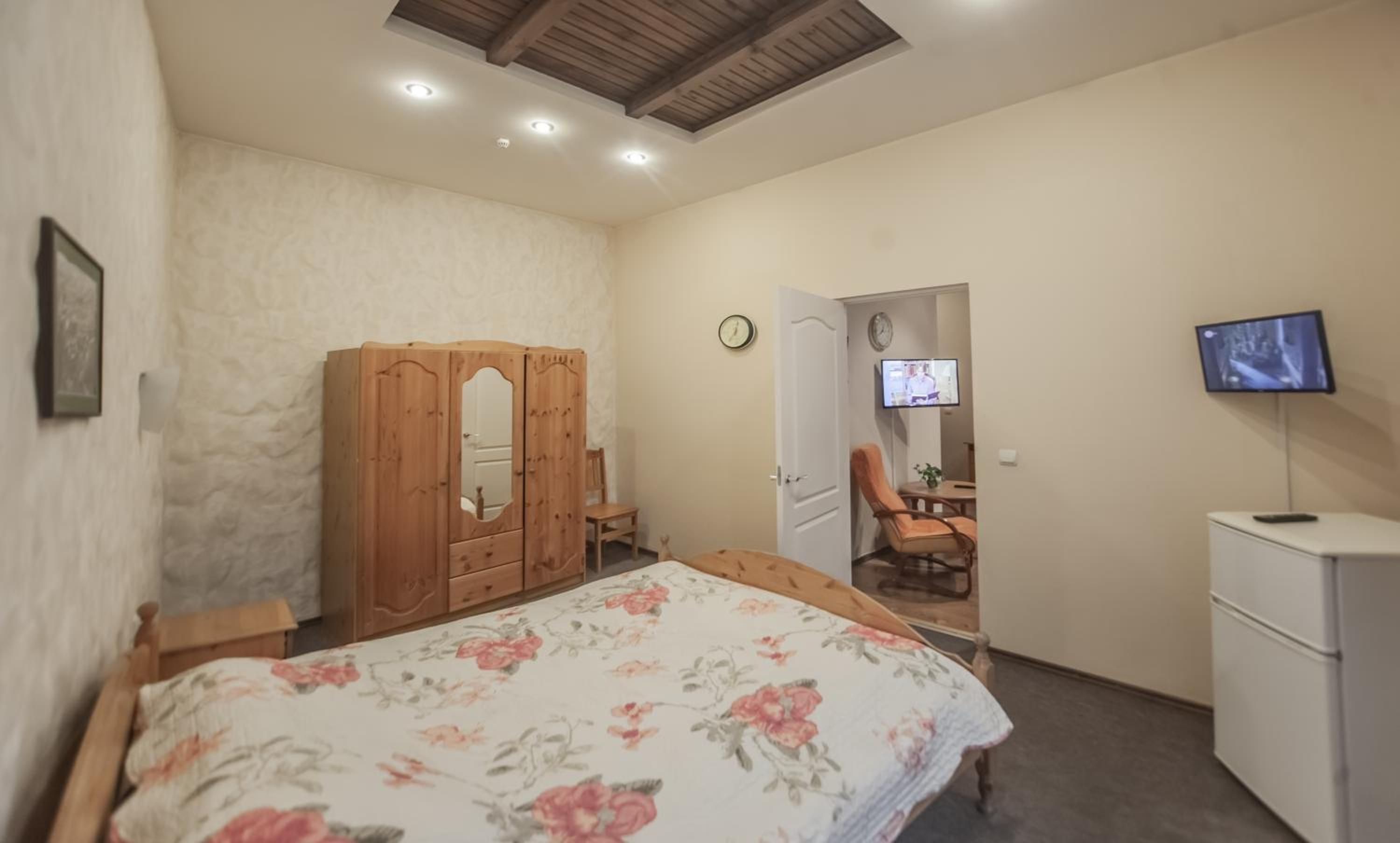 Deluxe Quadruple Room - Photo 4