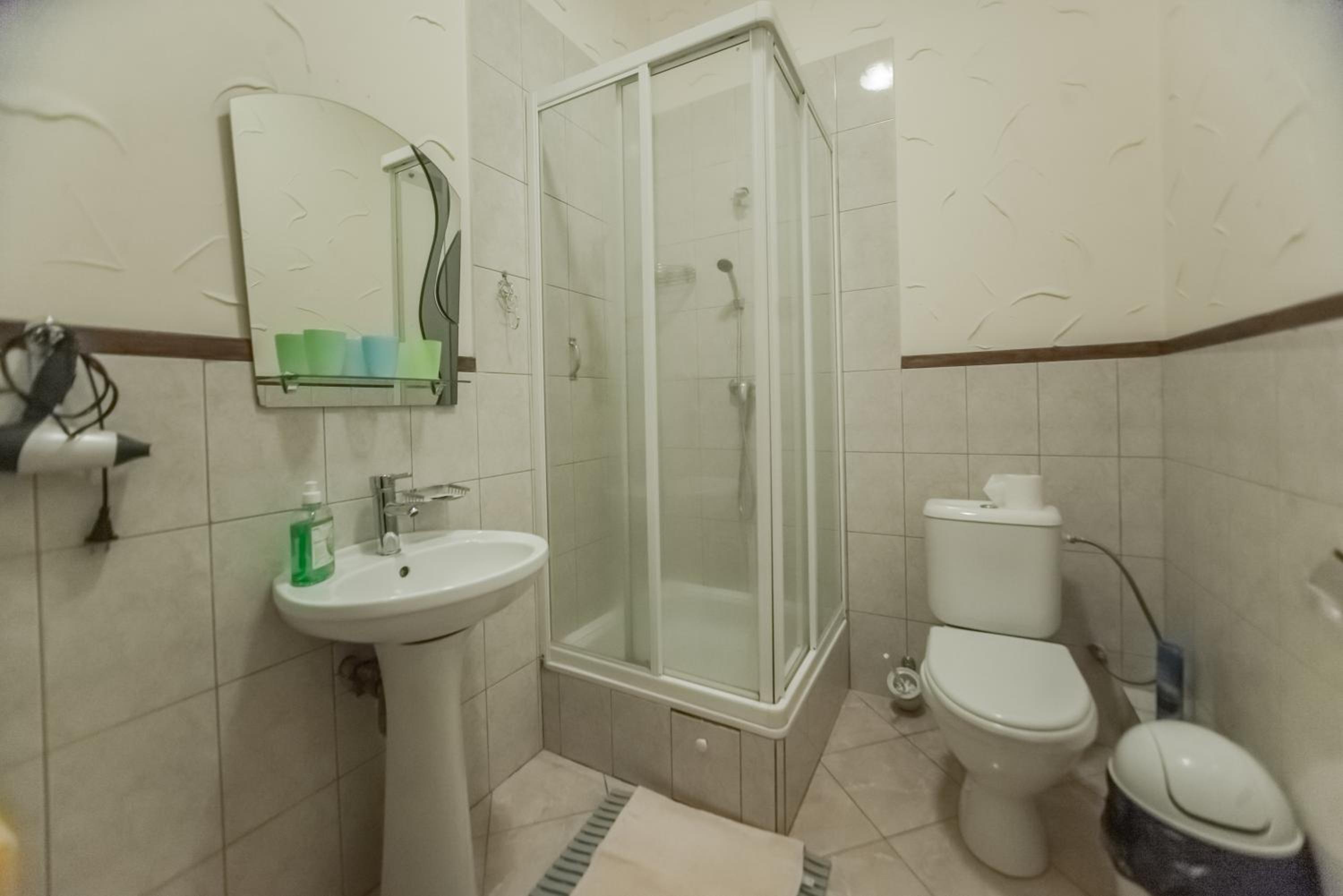 Deluxe Quadruple Room - Photo 7