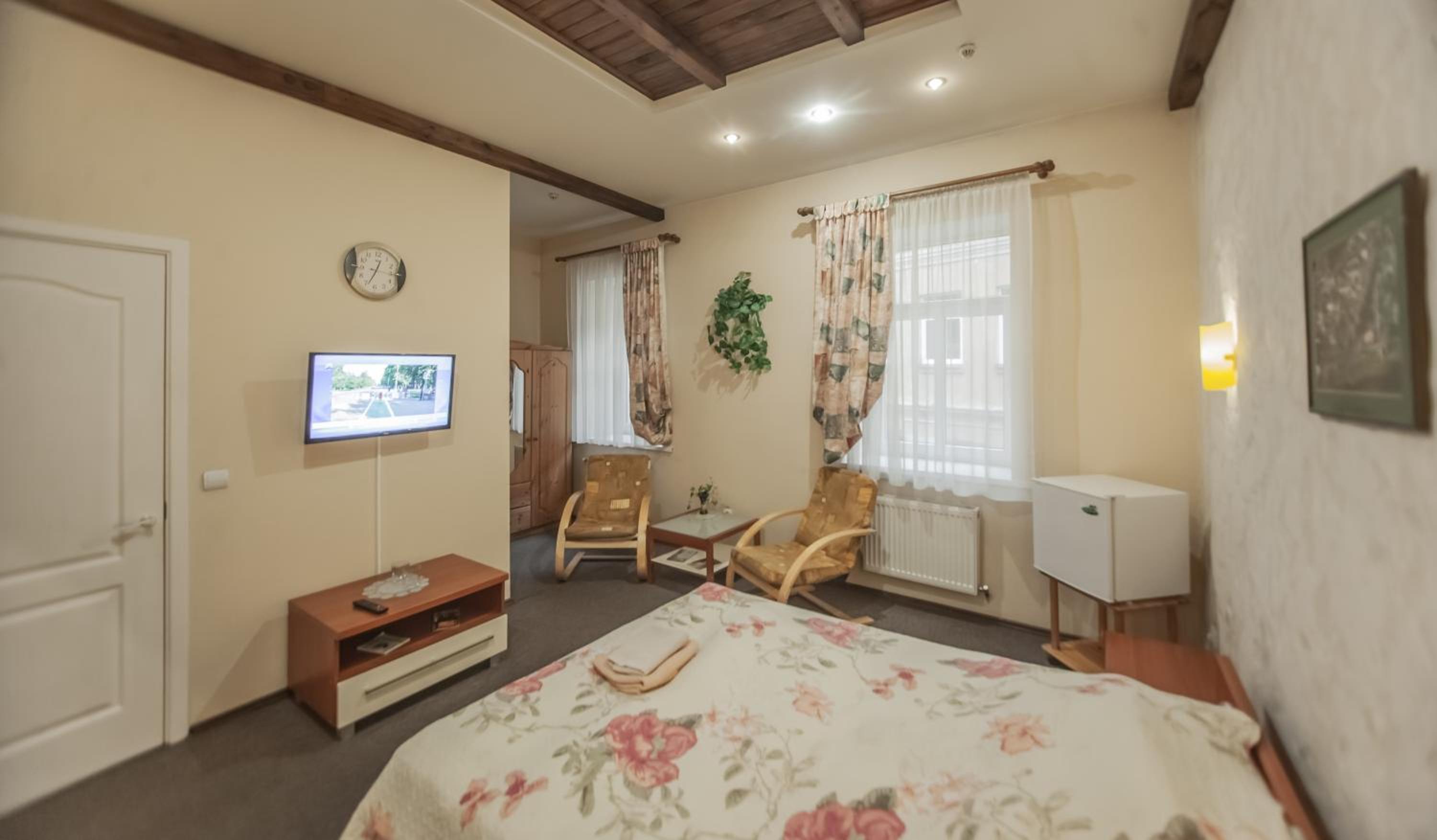 Double Room - Photo 8
