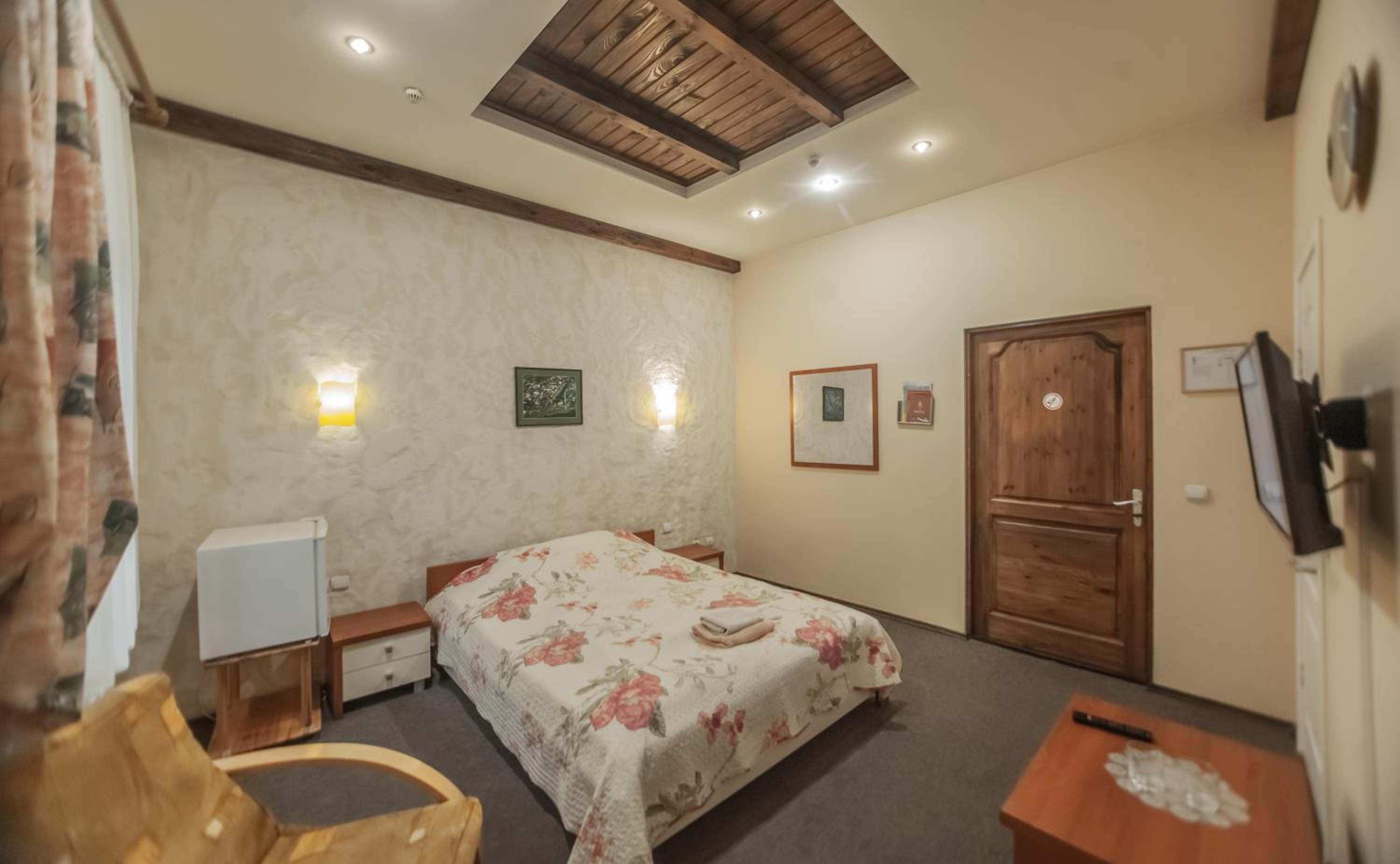Double Room - Photo 7