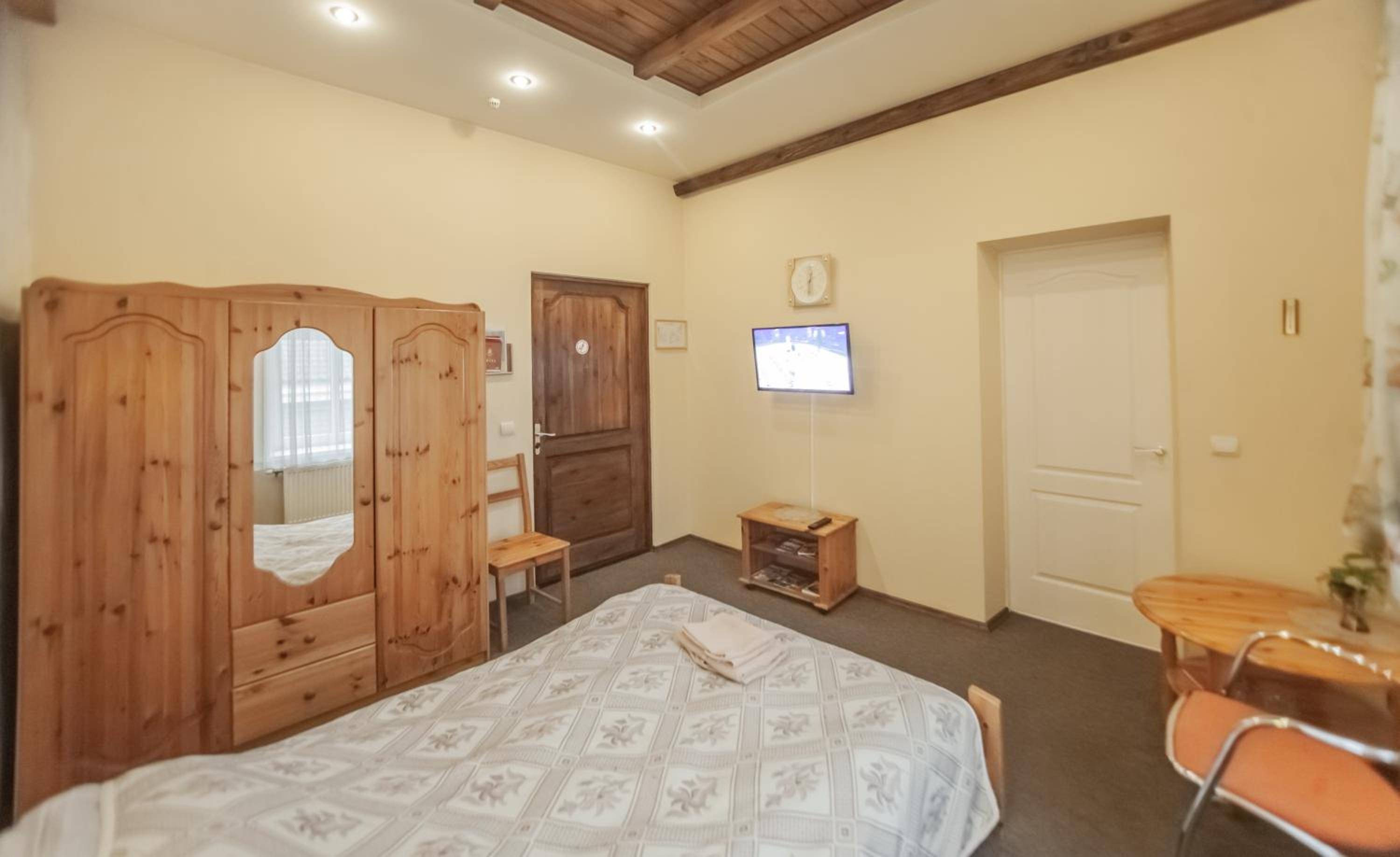 Double Room - Photo 6