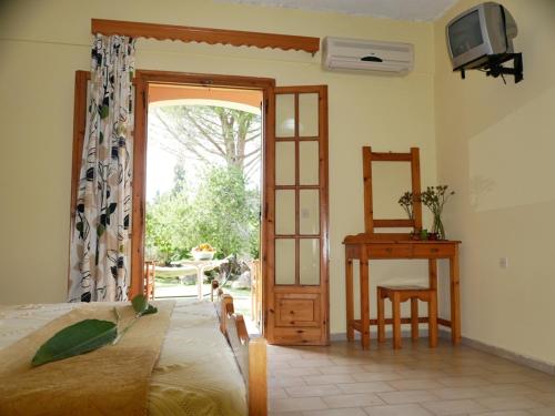 Studio with Balcony or Terrace