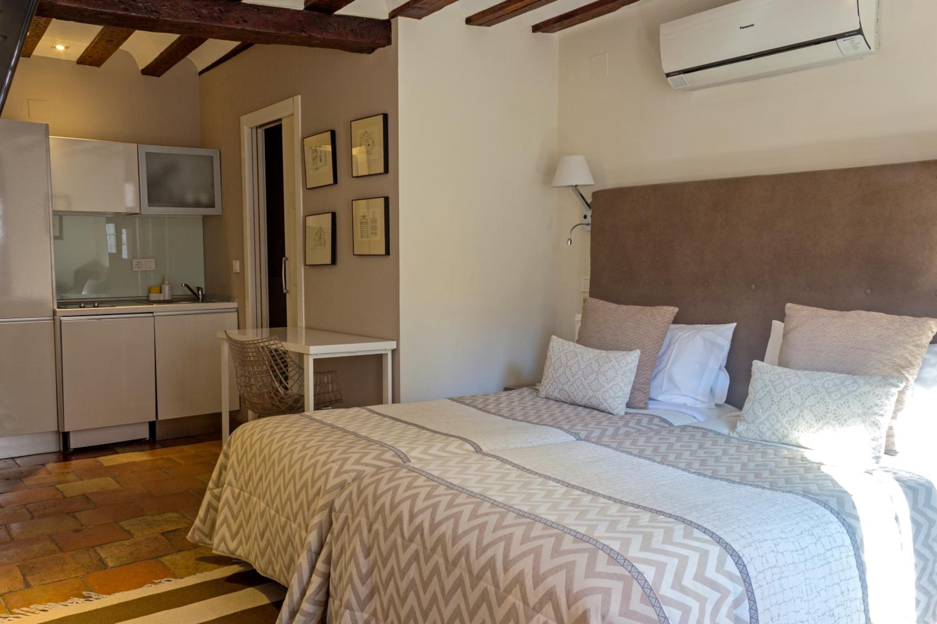 Deluxe Apartment with Views - Photo 8