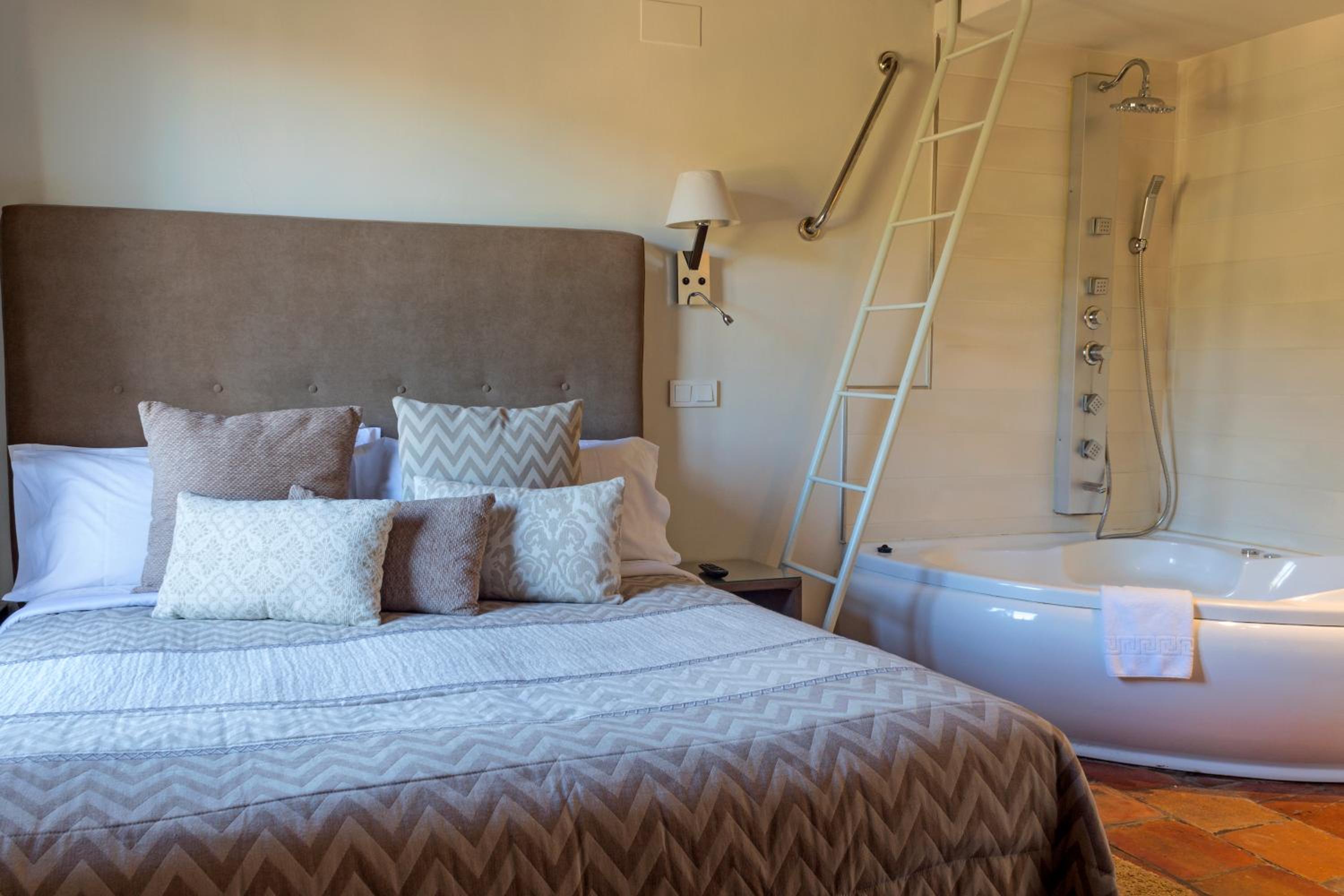 Deluxe Apartment with Views - Photo 1