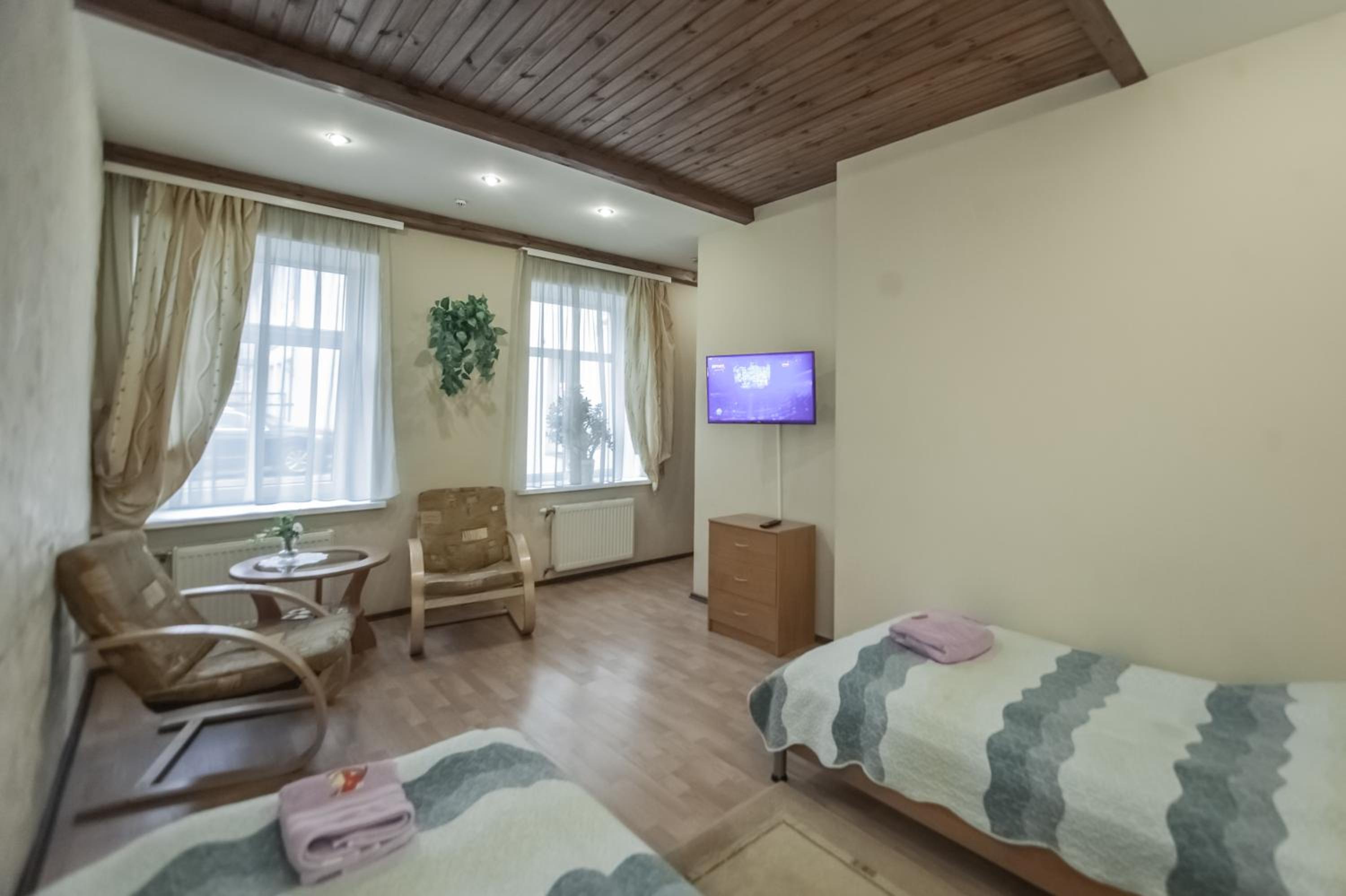 Twin Room - Photo 3