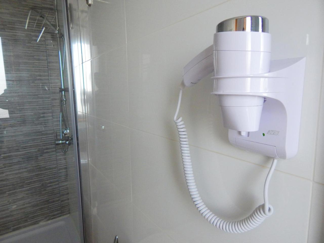 Double or Twin Room with Private Bathroom photo 2
