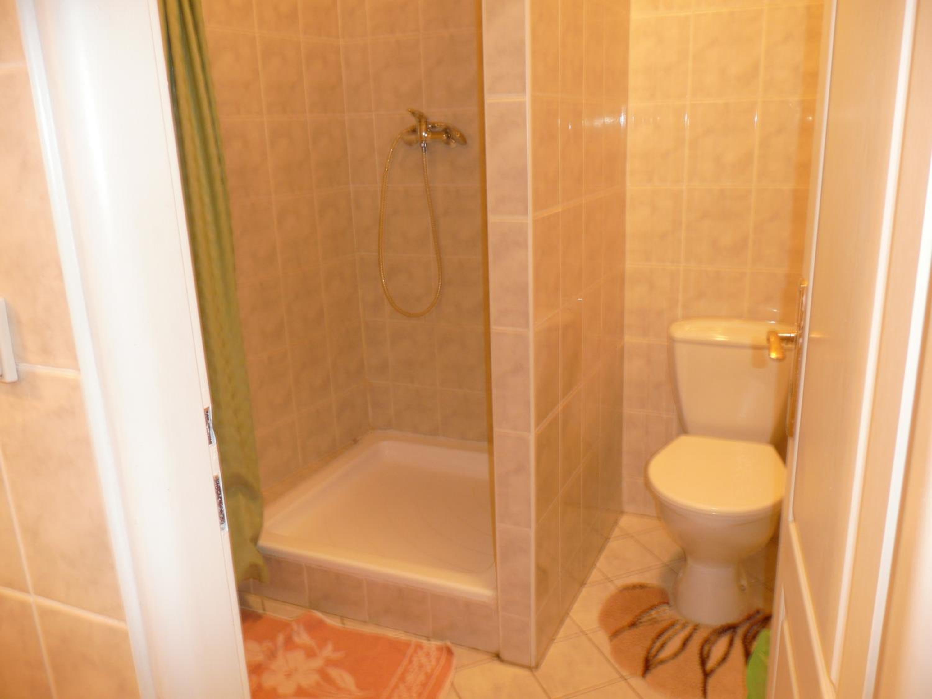 Double Room with Private Bathroom - Photo 2