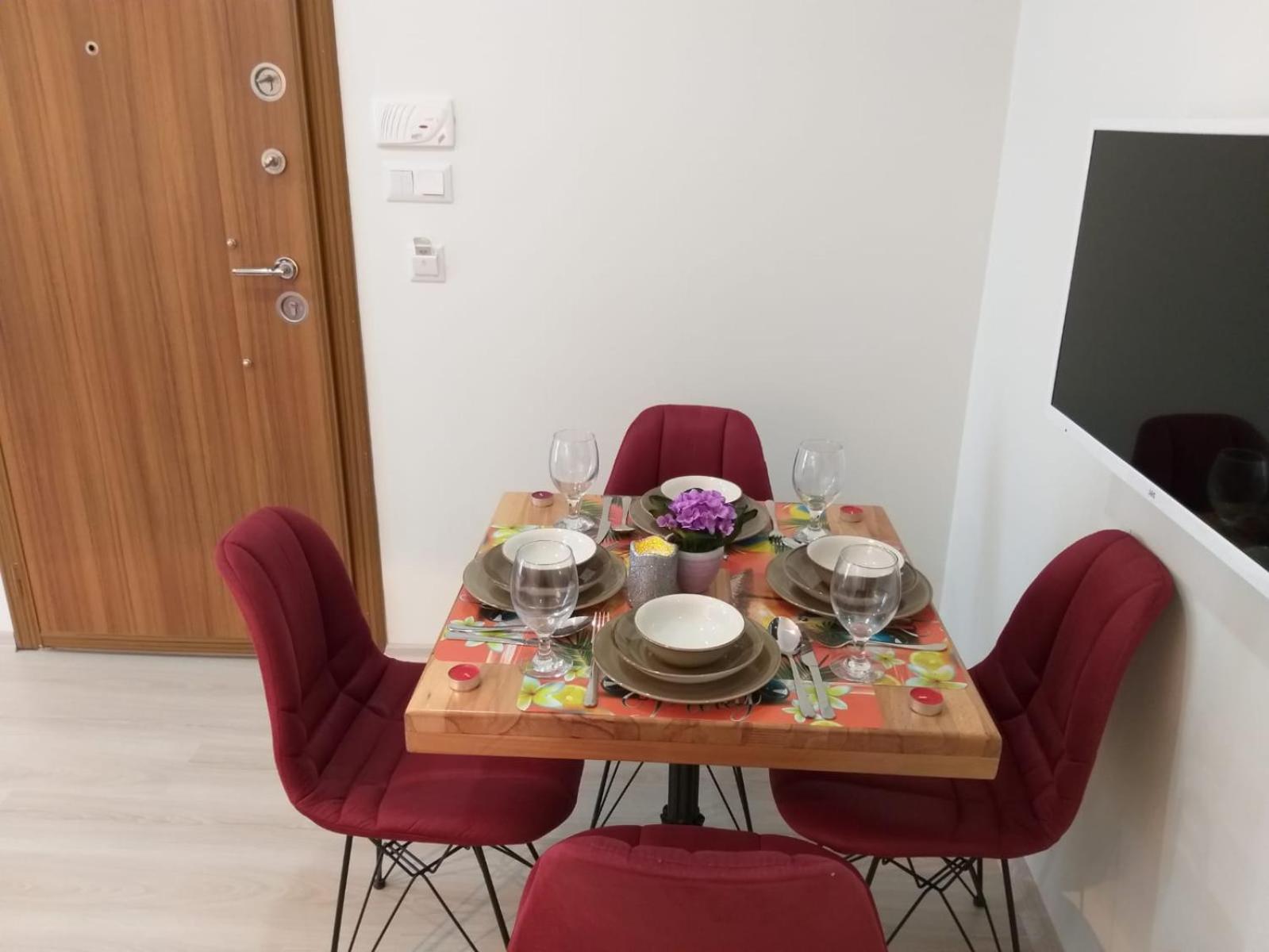 Apartment with Balcony photo 3