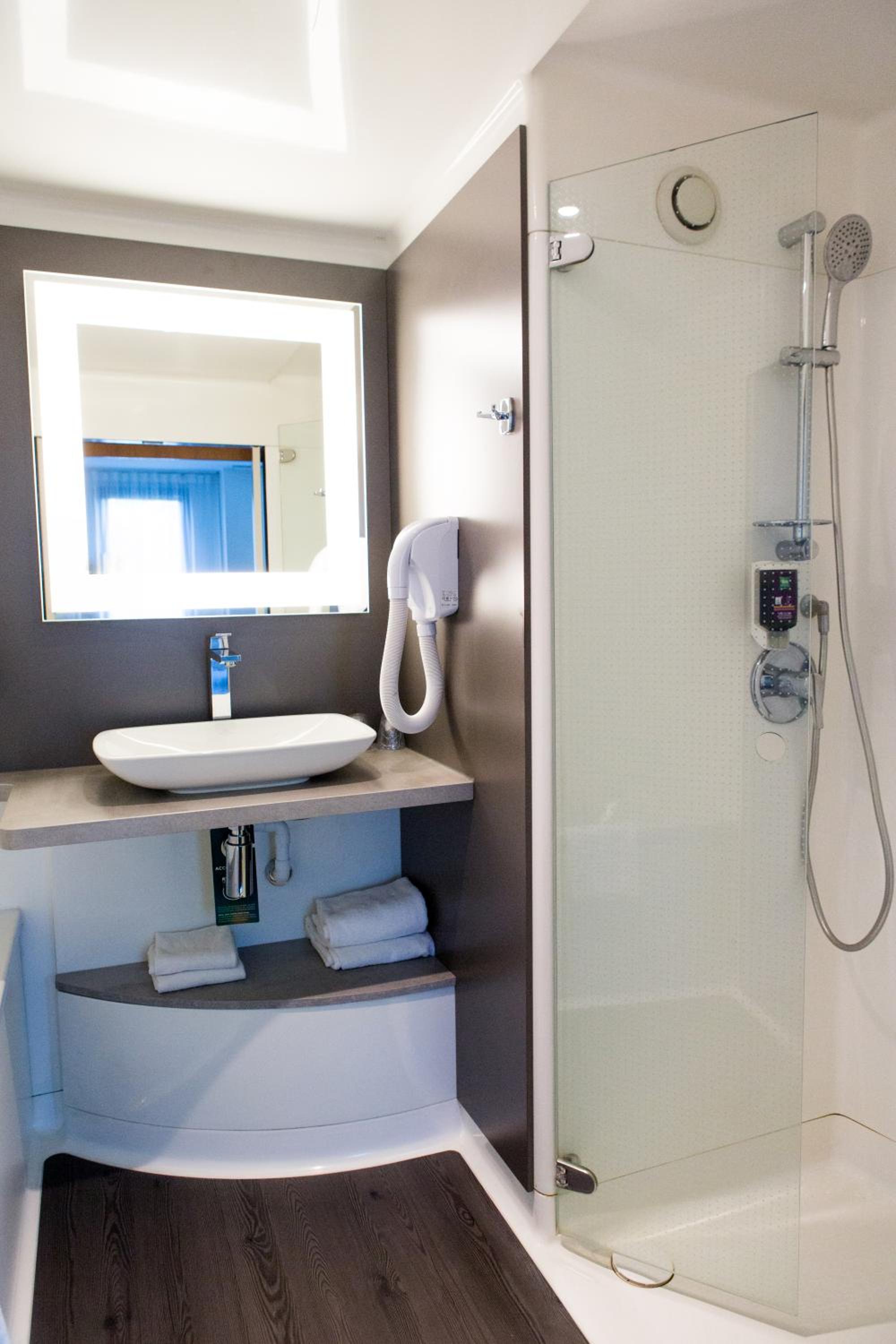 Standard Double Room - Photo 10