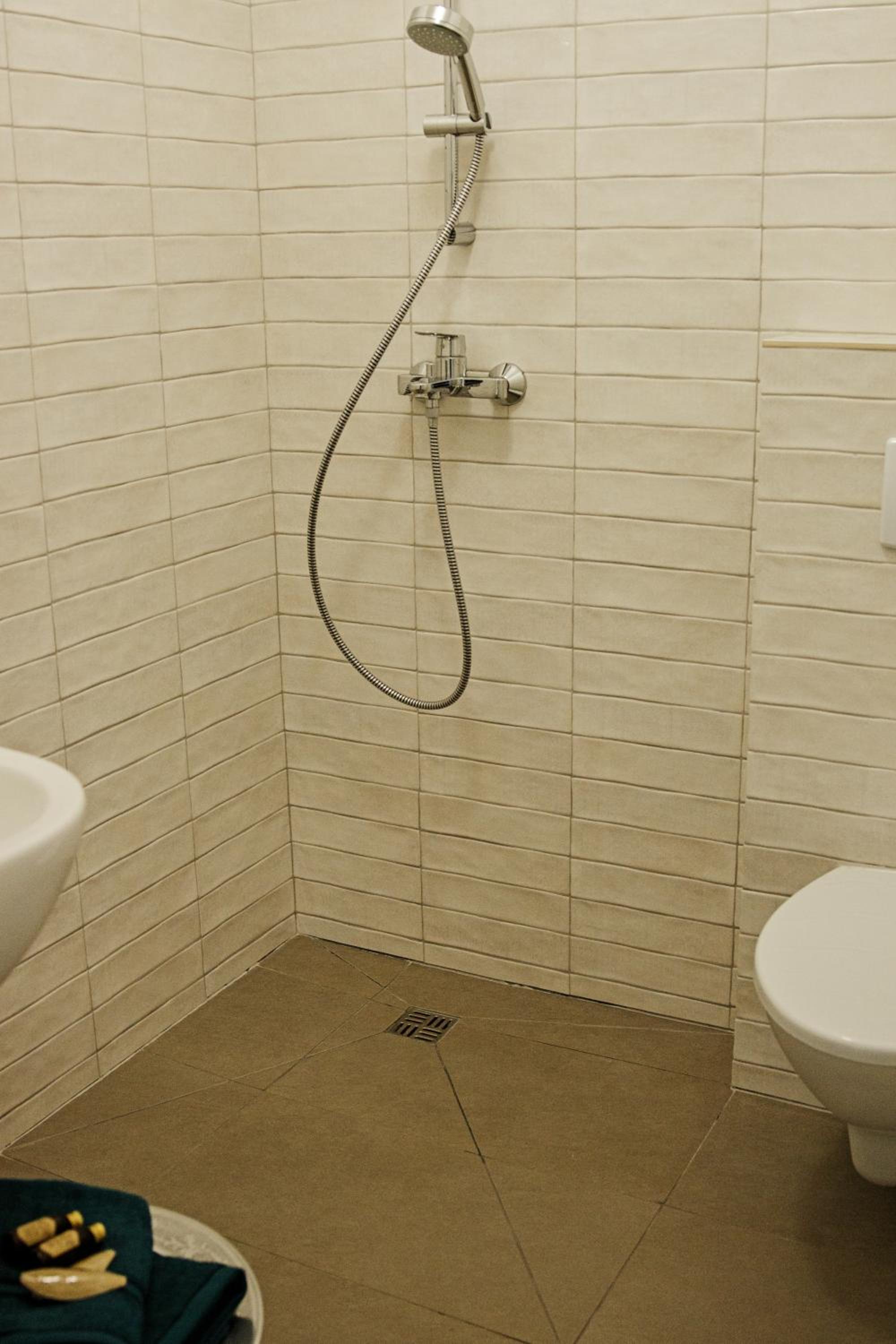 One-Bedroom Apartment - Photo 17