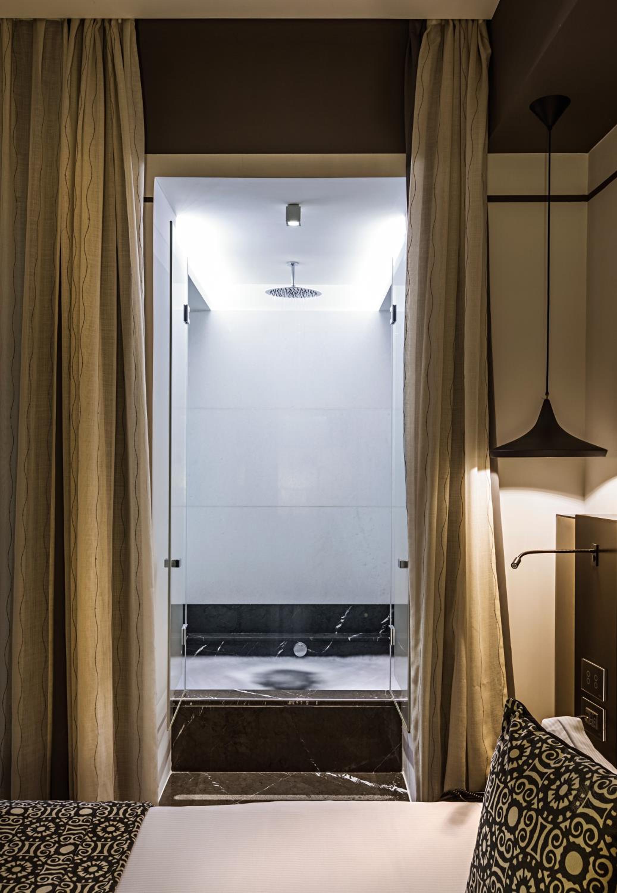 King Suite with Balcony photo 3