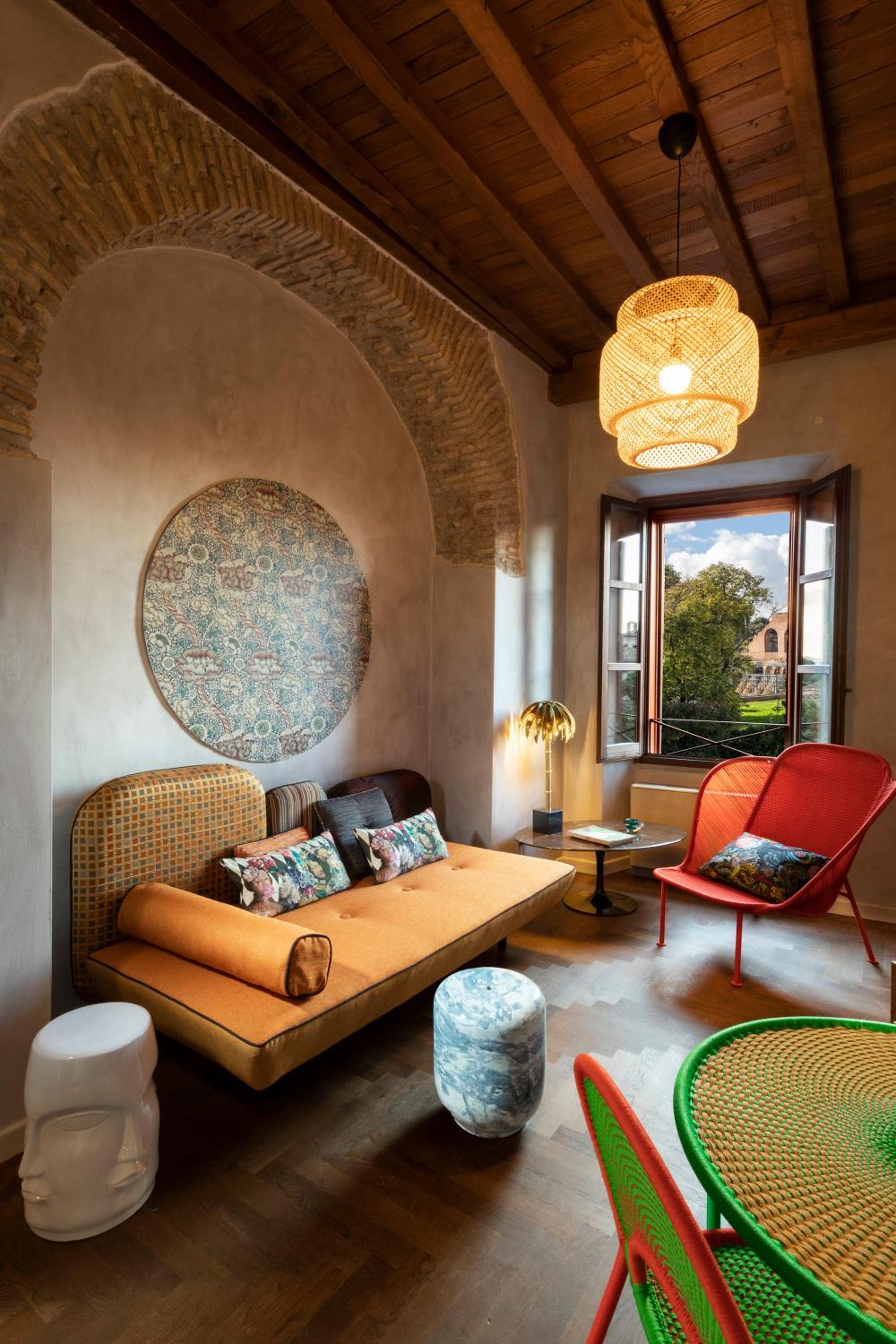 Suite with Forum View photo 3