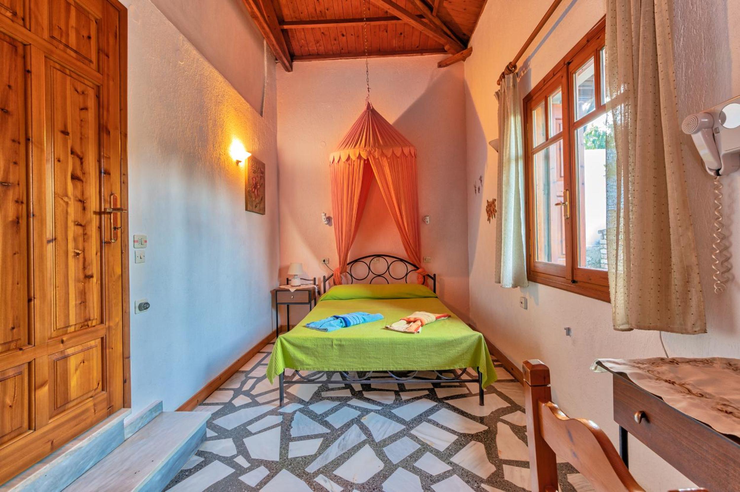 Traditional Bungalow (4 Adults) photo 3