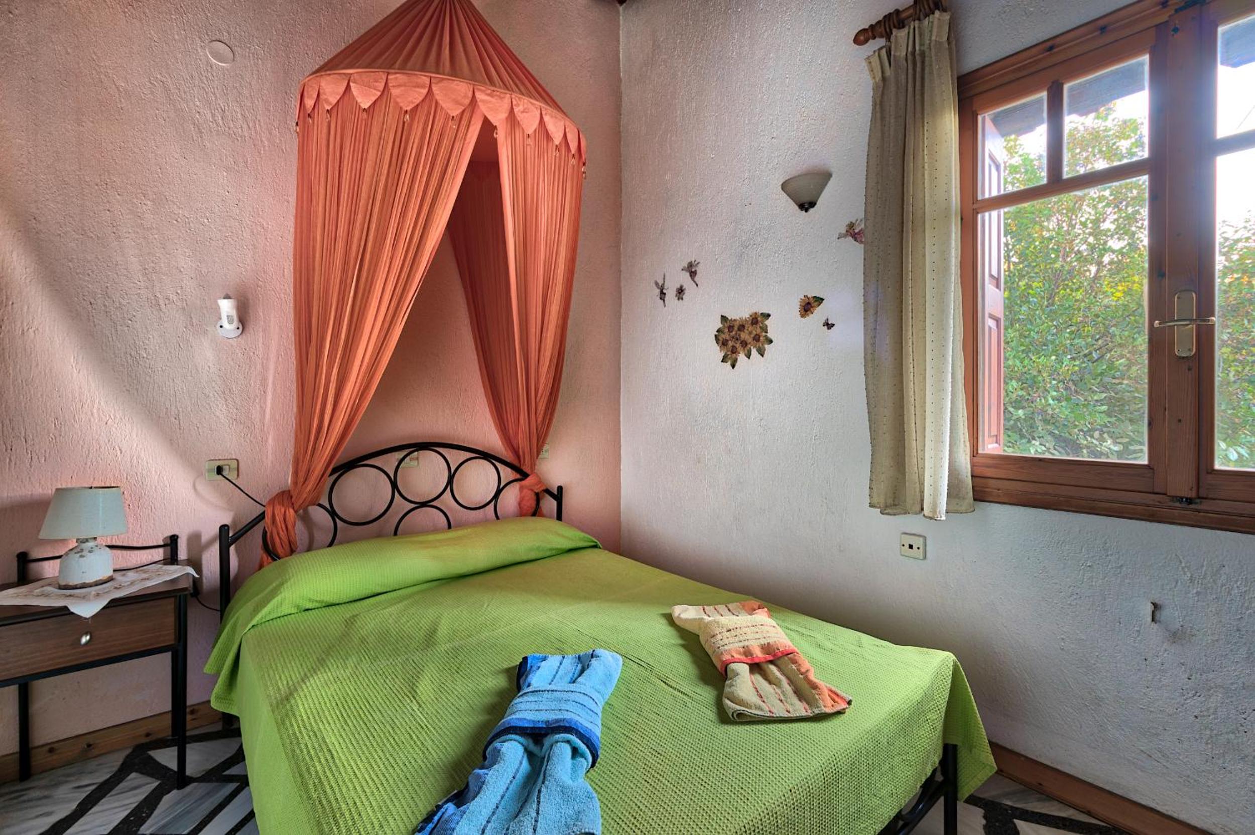 Traditional Bungalow (4 Adults) photo 2