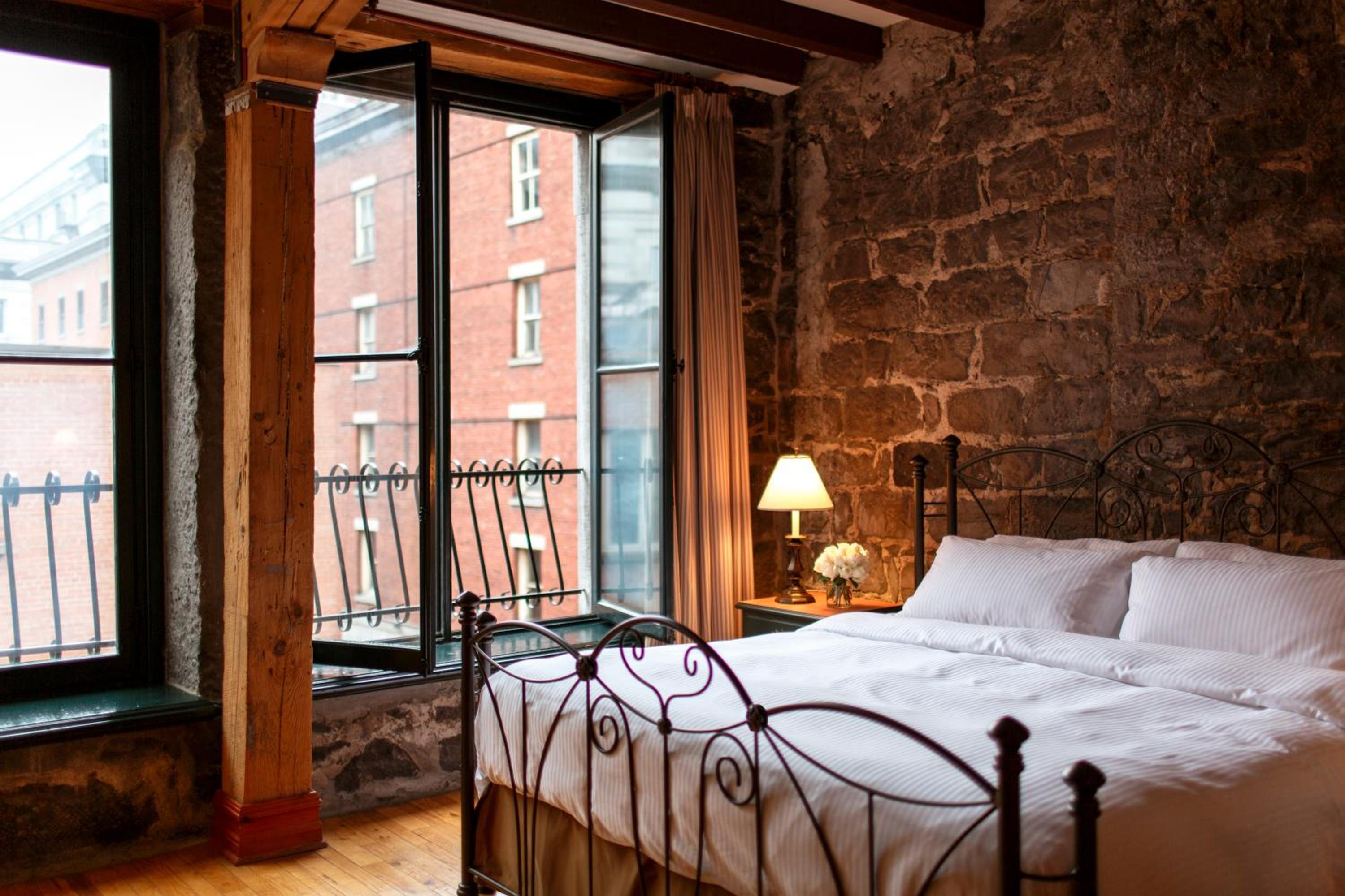 Signature King Room with St. Paul Street View