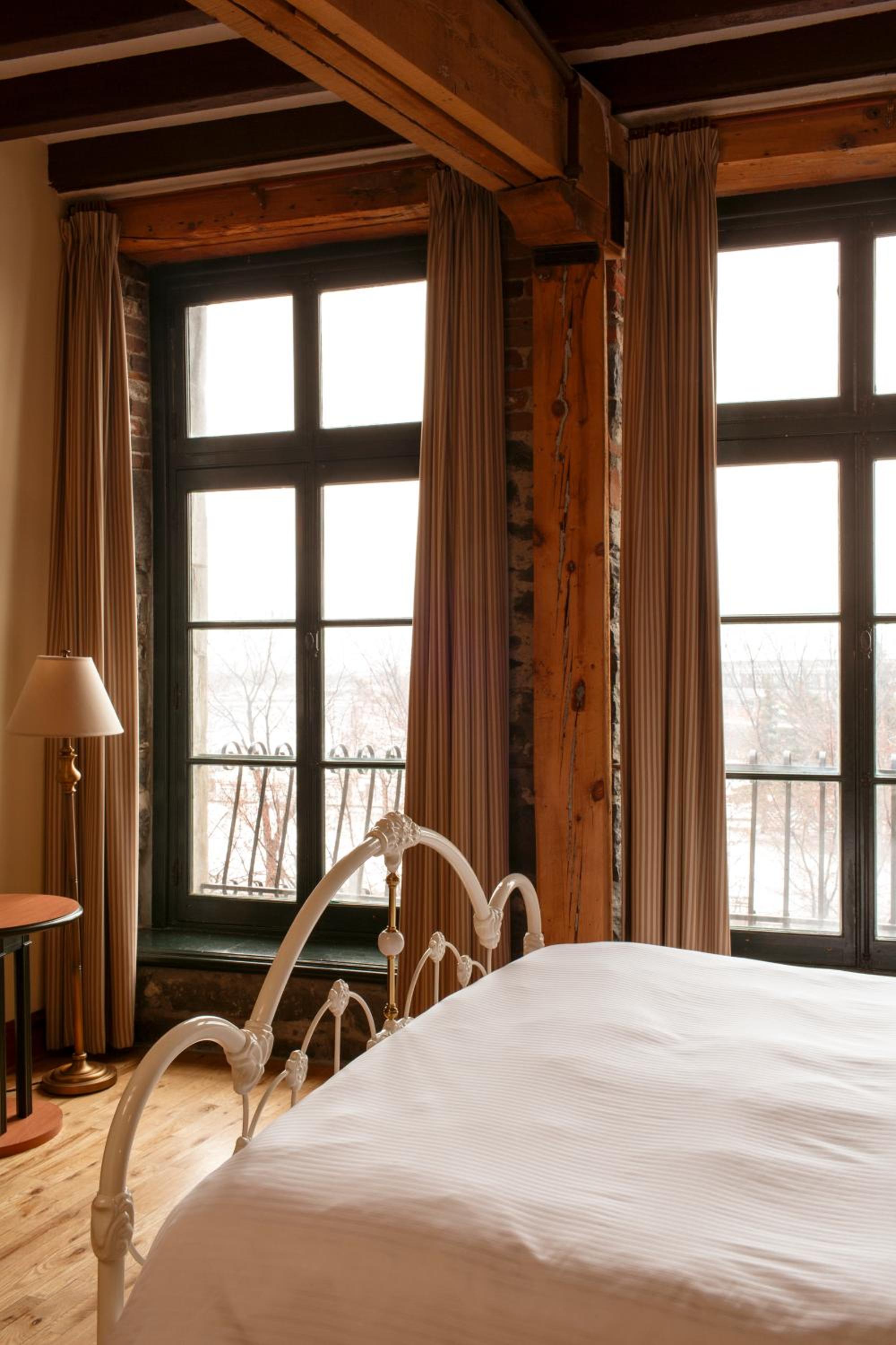 Signature King Room - St Laurent River Front thumbnail 6
