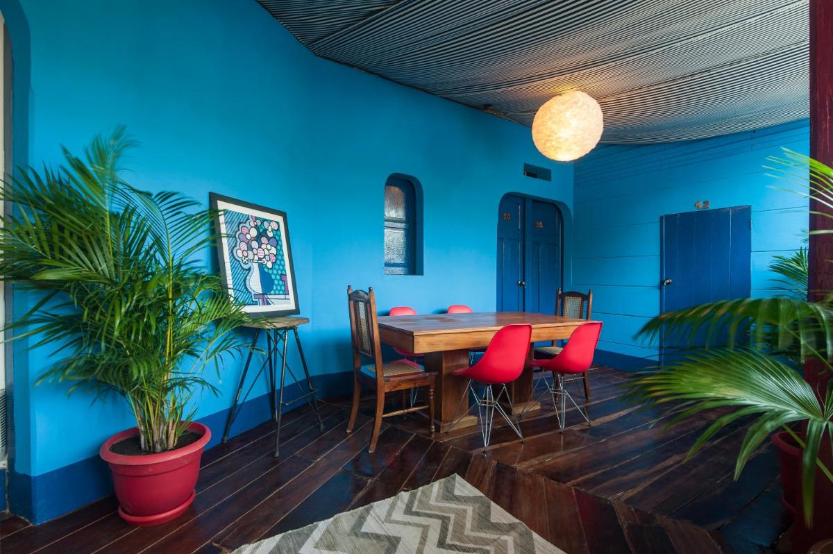Family Room with Balcony photo 2