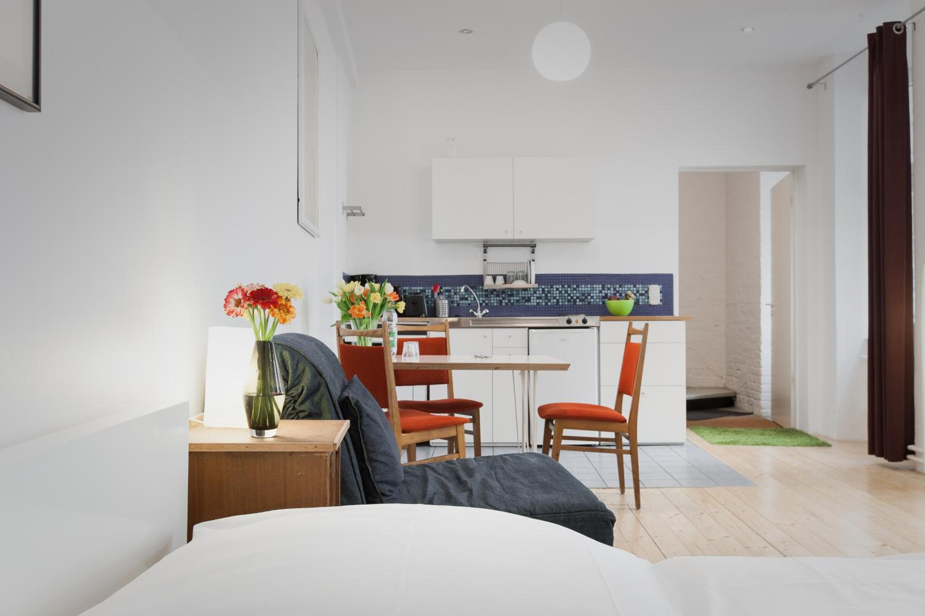 Studio Apartment photo 2