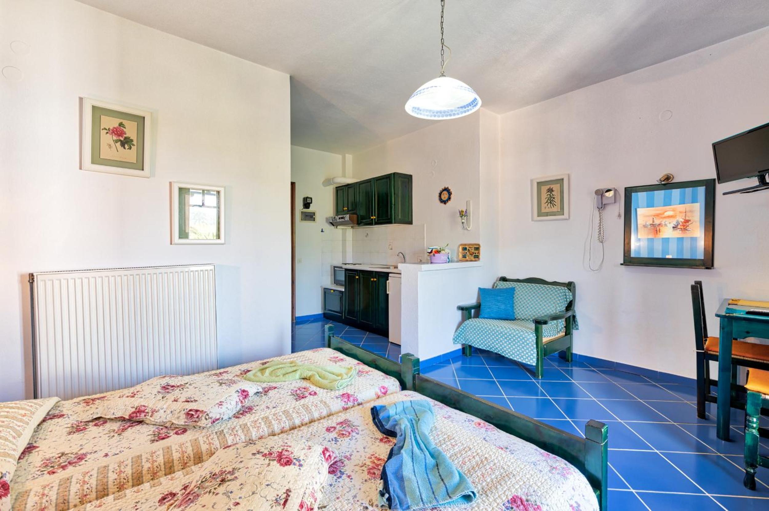 Studio with Garden View (2 Adults) photo 2