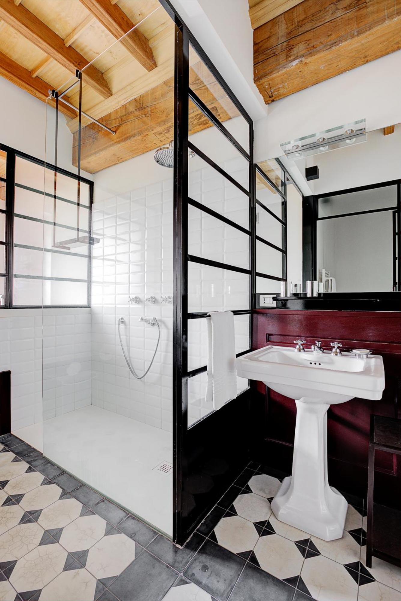One-Bedroom Apartment - Photo 2
