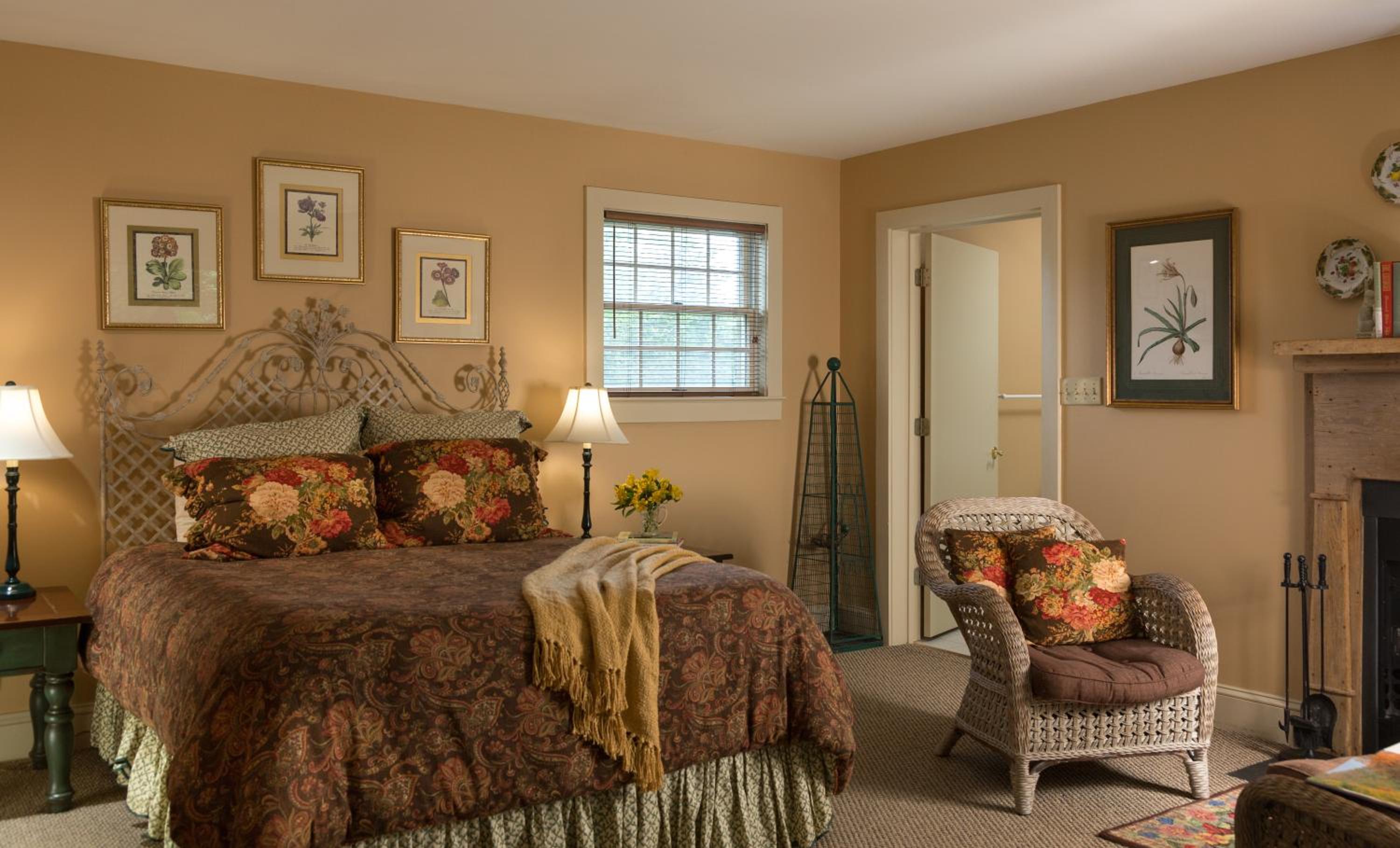 Queen Suite With Spa Bath