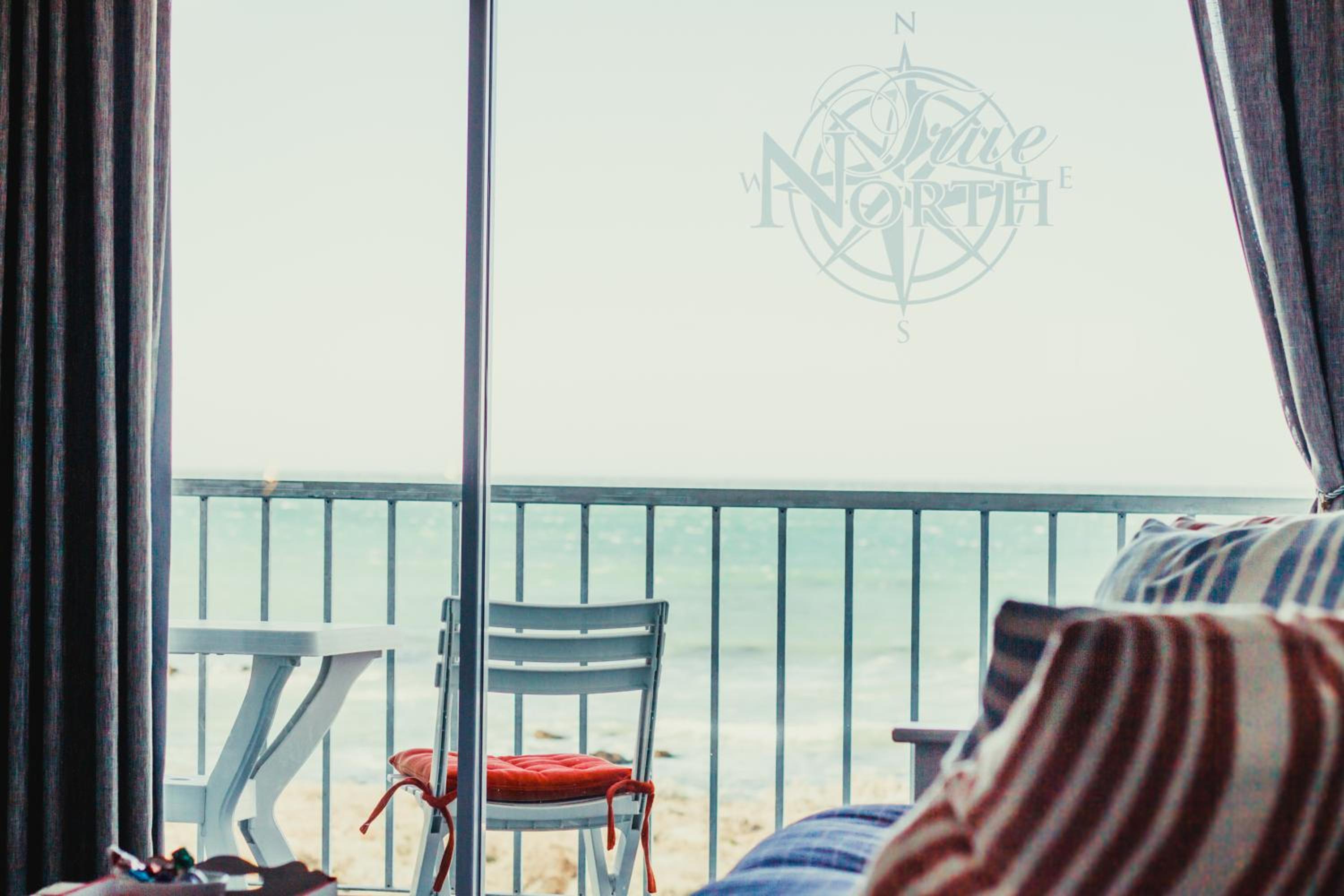 One-Bedroom Apartment with Balcony and Sea View - Photo 9