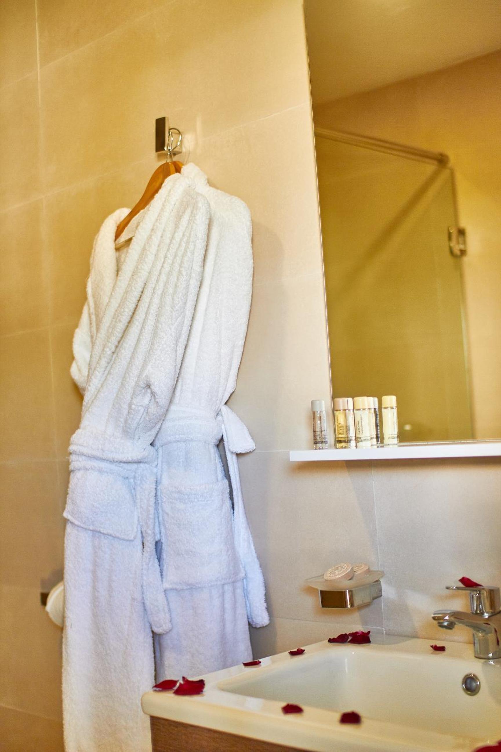 Double Room - Photo 12