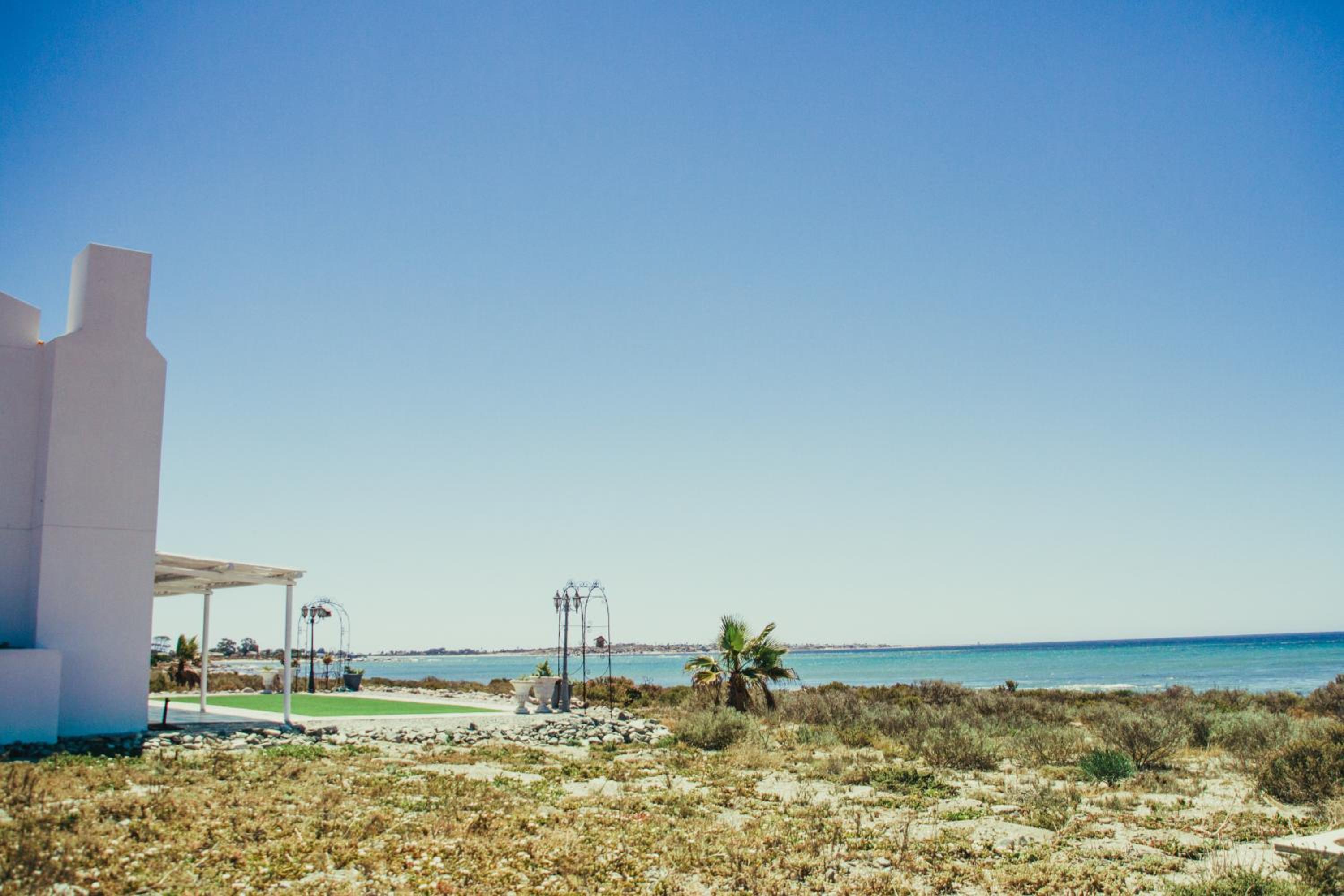 Apartment with Balcony and Sea View - Photo 3