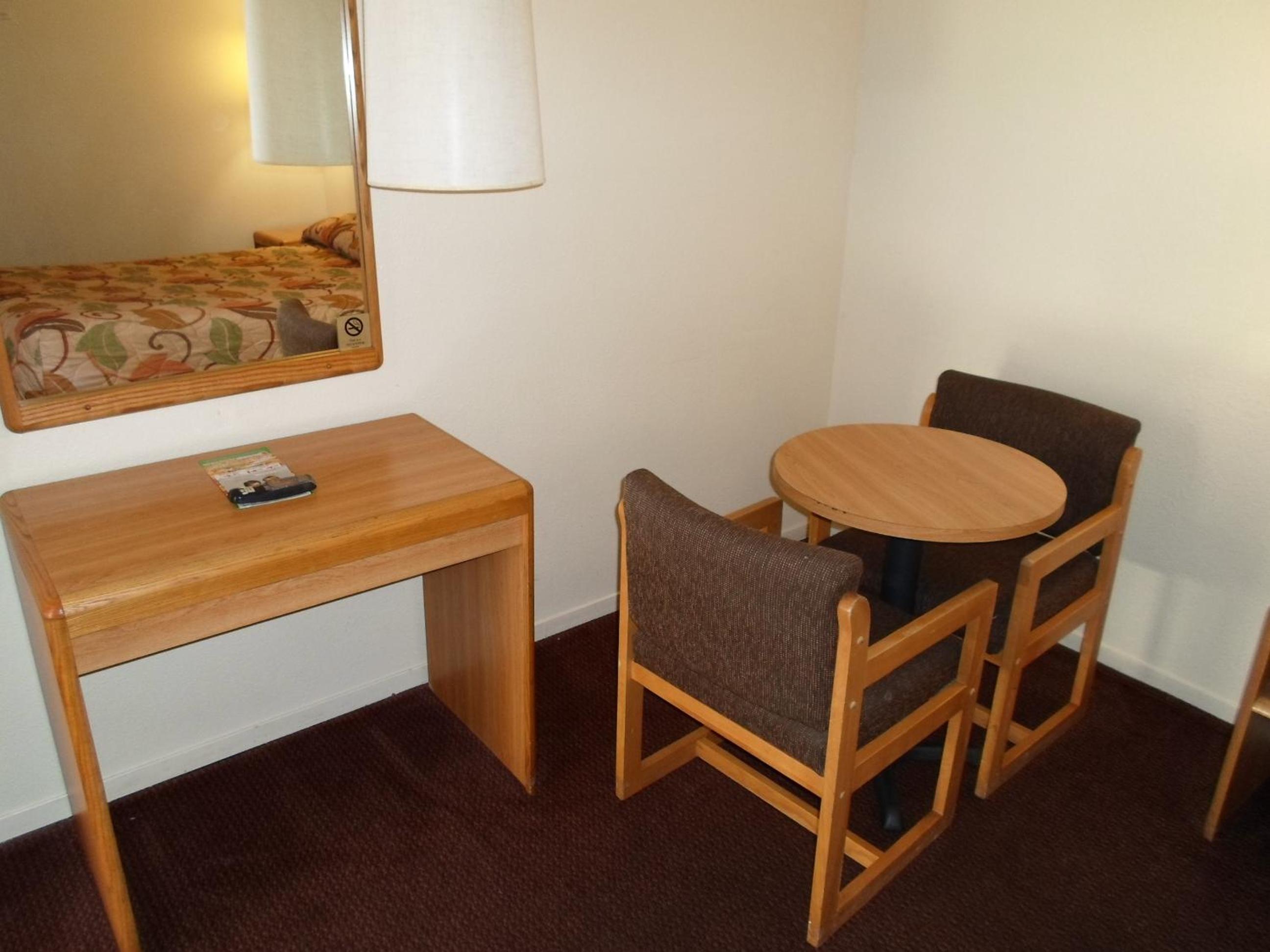 Queen Room - Non-Smoking photo 1