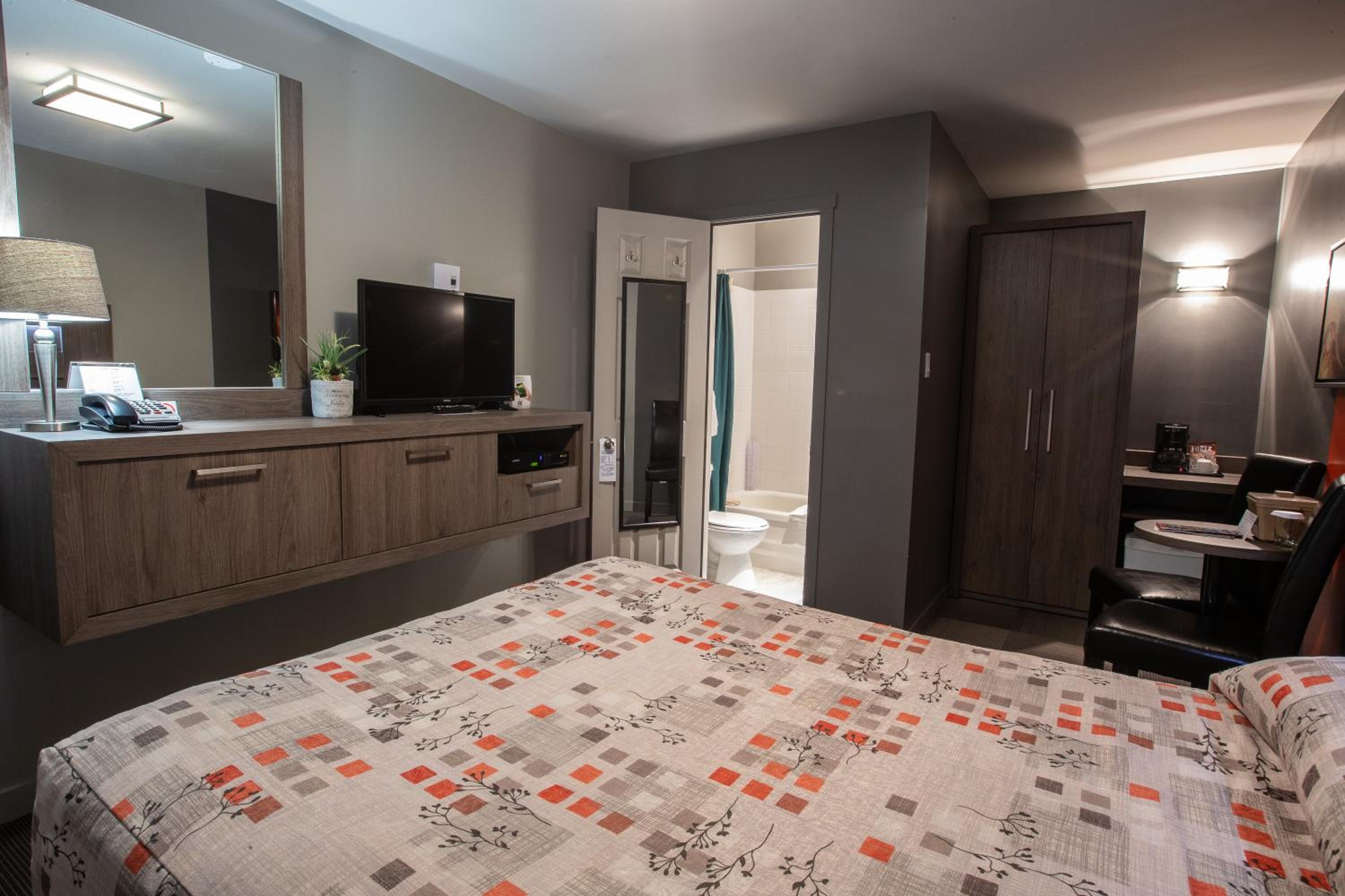 Double Room - Photo 7