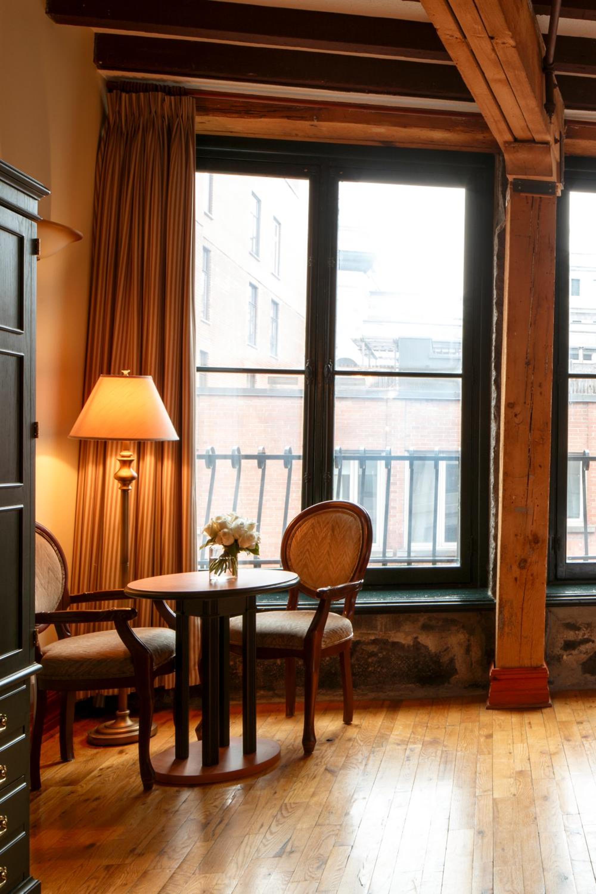 Signature King Room with St. Paul Street View
