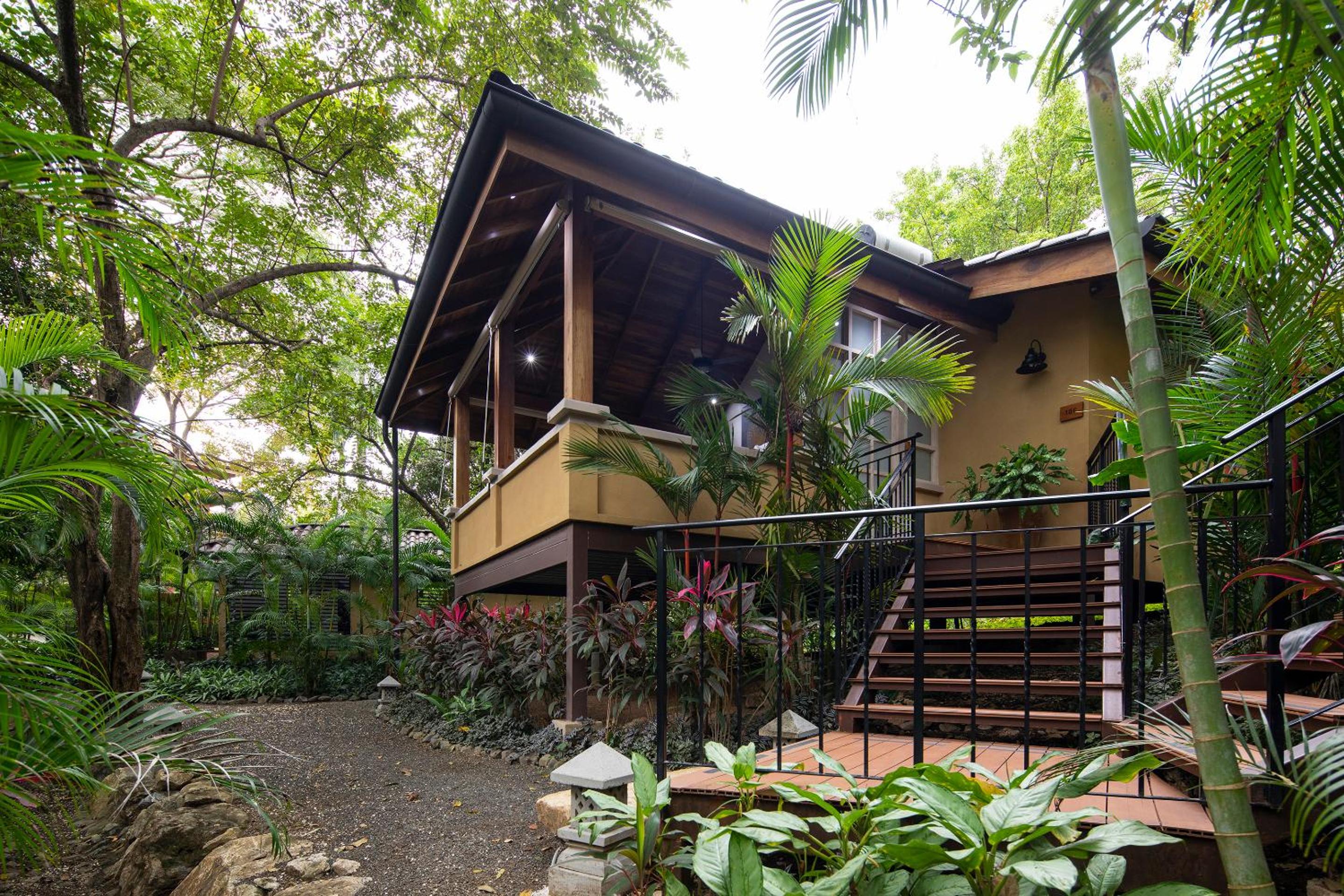 Deluxe Bungalow photo 2