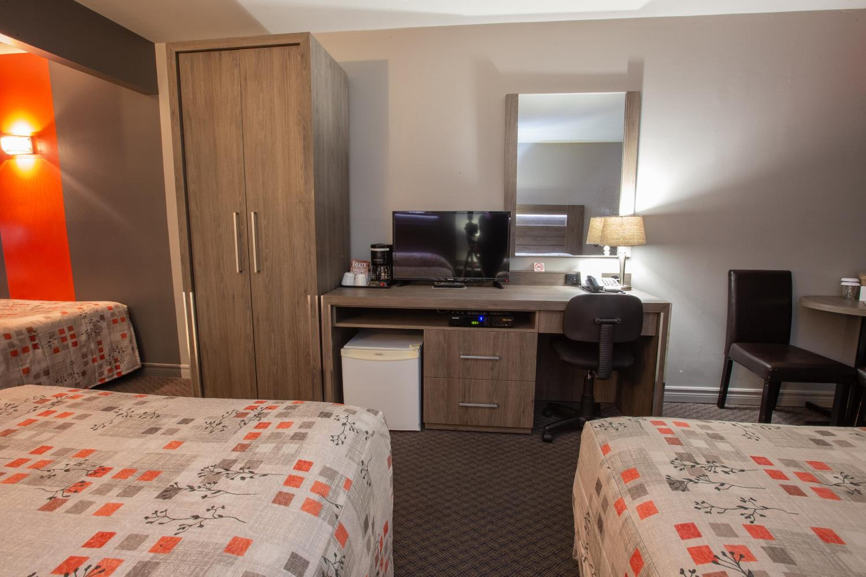 Family Room - Photo 10