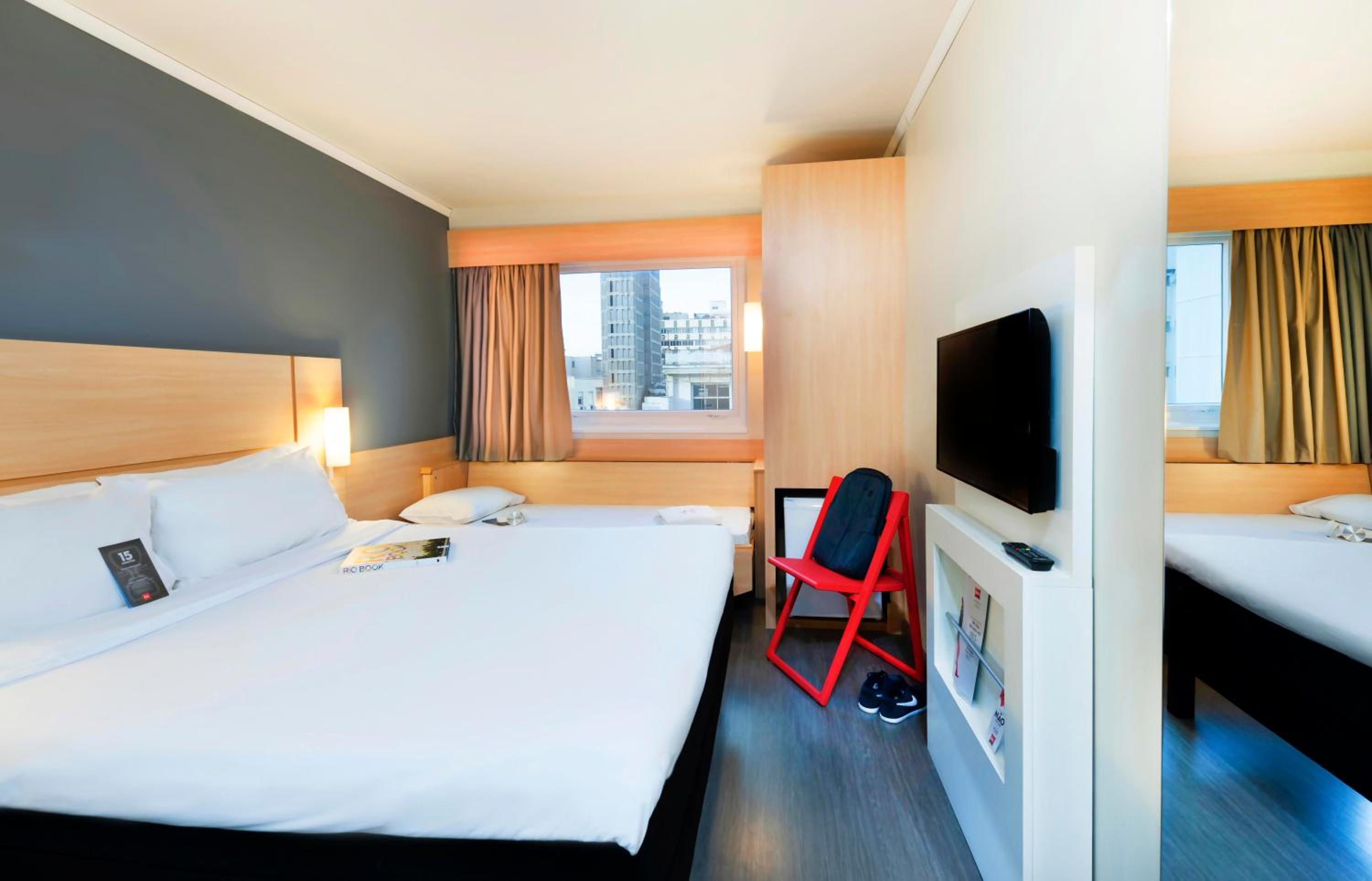 Standard Room with One Double Bed and One Single Bed photo 1