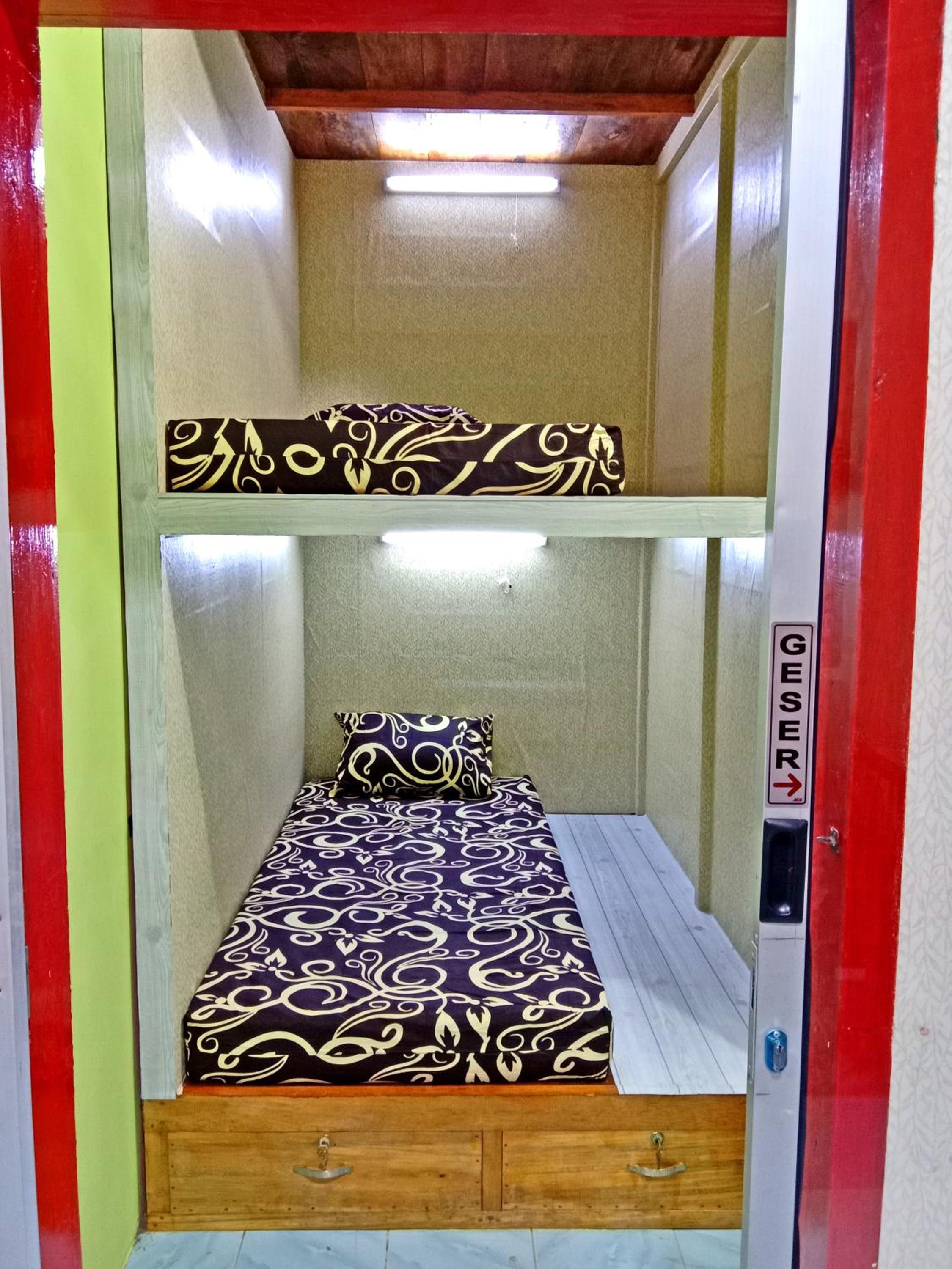 Bed in 4-Bed Dormitory Room photo 1