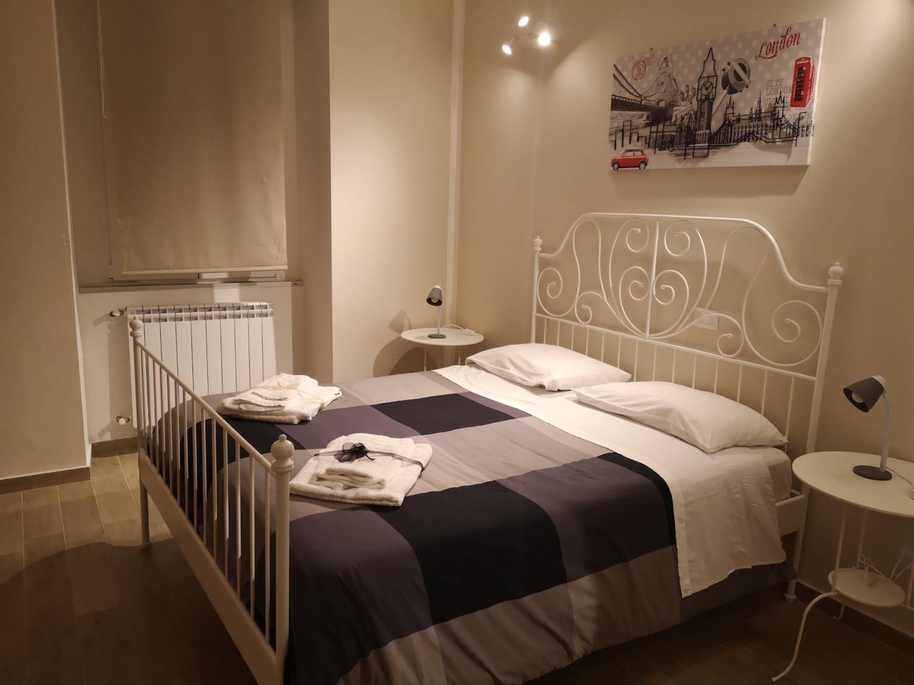 Double Room with Private External Bathroom photo 1