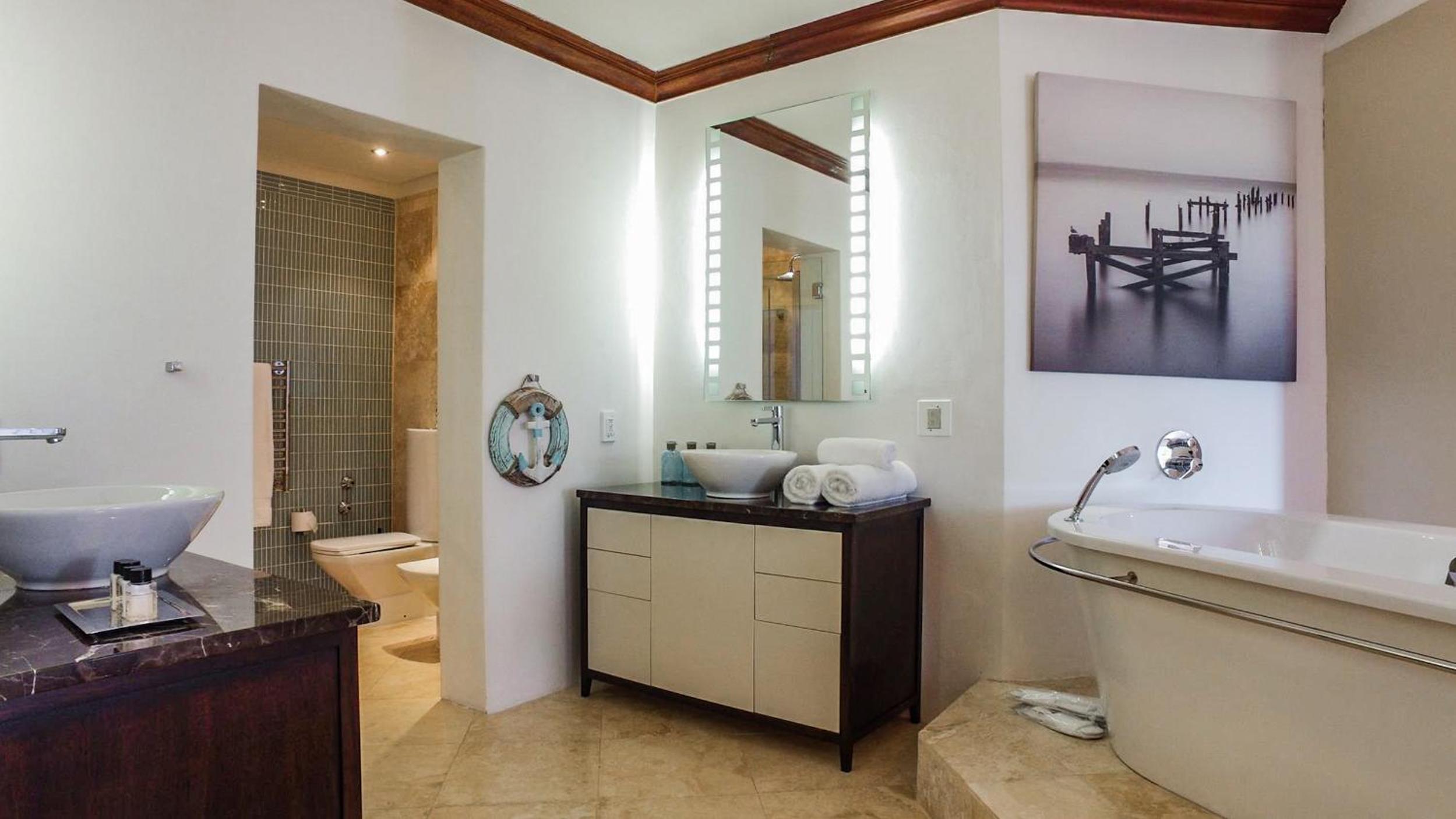 Suite - Photo 3